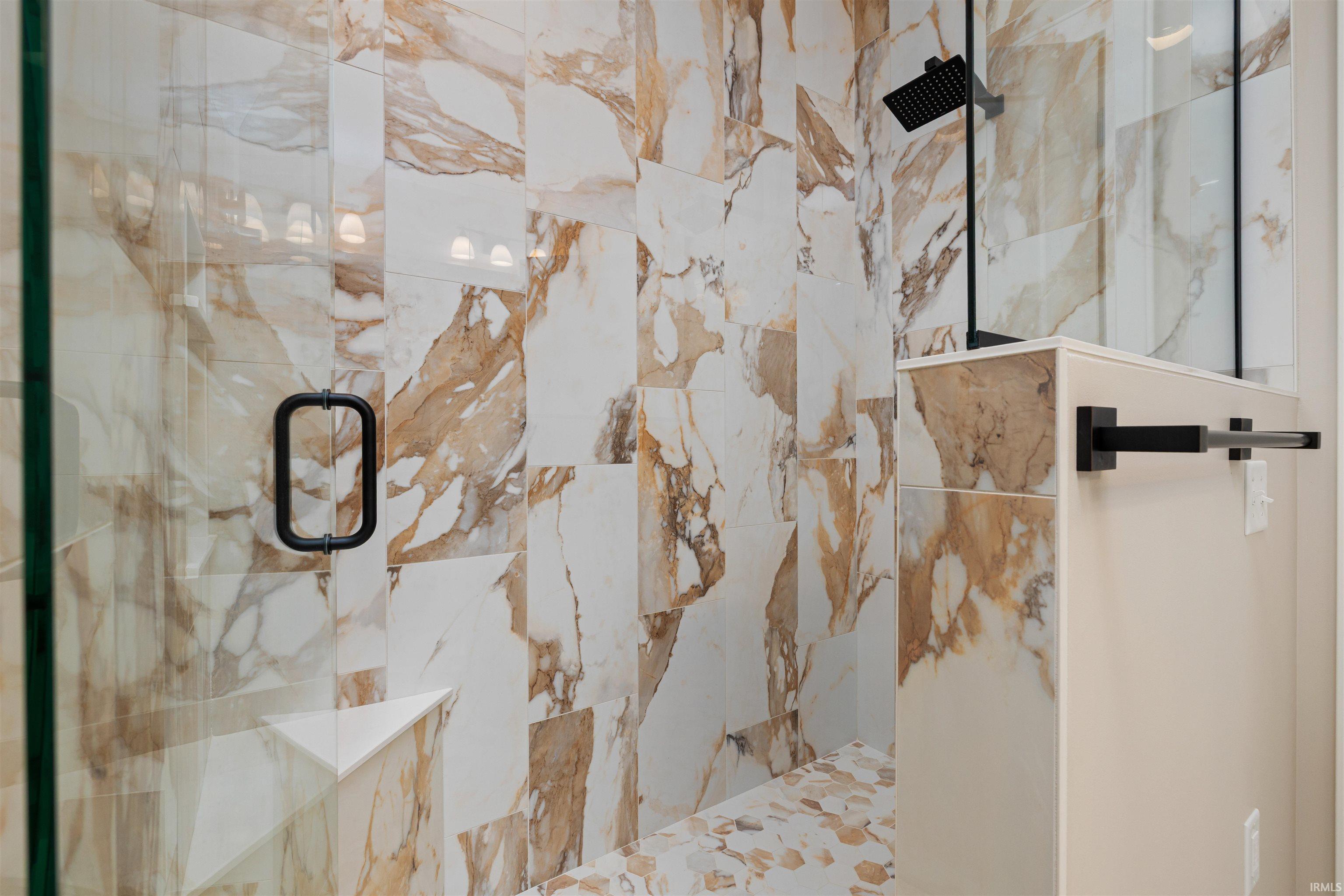 Leo, Indiana, 46765, United States, 5 Bedrooms Bedrooms, ,4 BathroomsBathrooms,Residential,For Sale,1981787