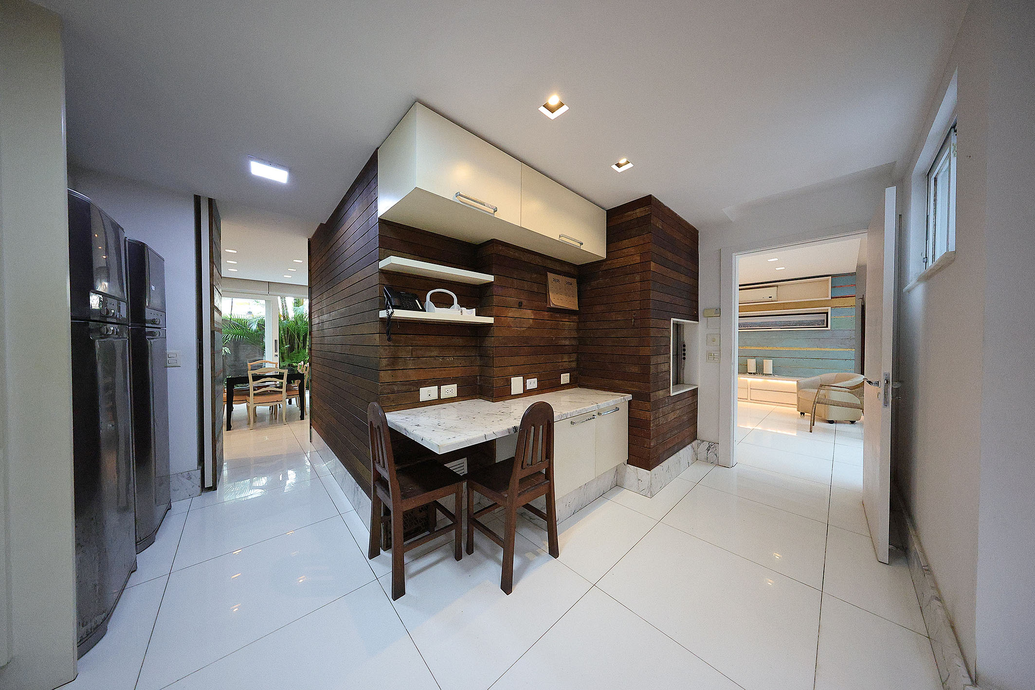  Residence near the beach on a gated street with 24-hour security - 物件實景