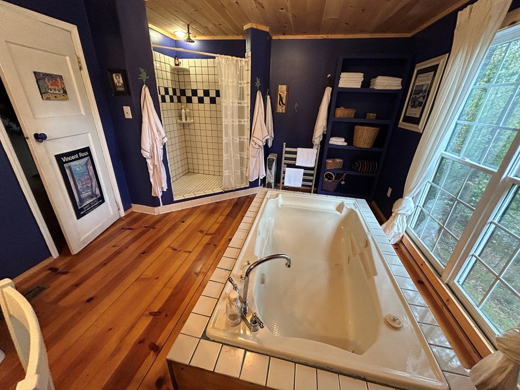 Blue Ridge, Georgia, 30513, United States, 3 Bedrooms Bedrooms, ,3 BathroomsBathrooms,Residential,For Sale,1954403