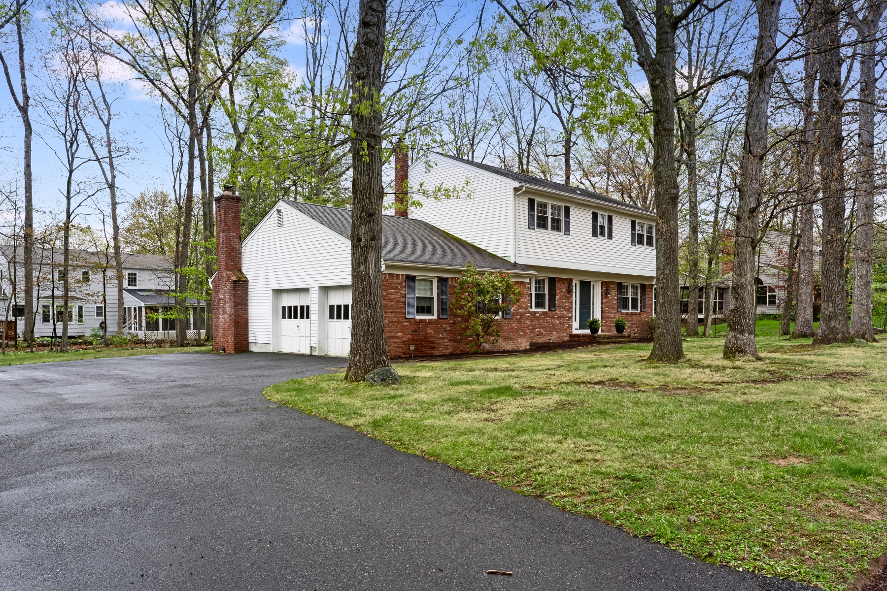  Traditional Center Hall Colonial Located on Lovely Cul-de-Sac - 物件實景