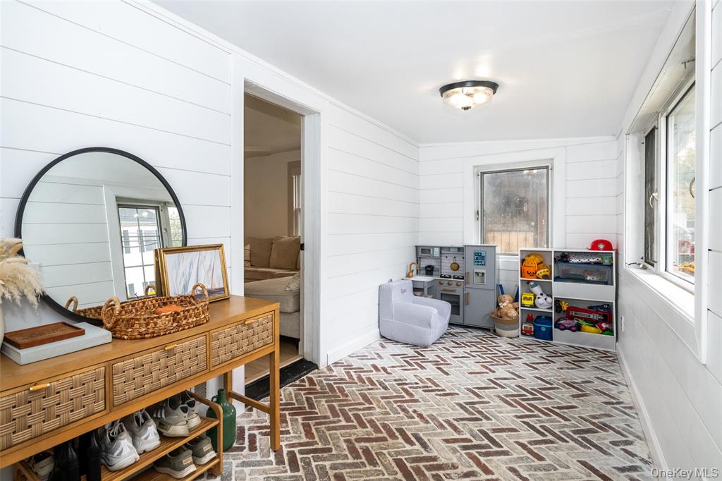 Bronx, New York, 10464, United States, 2 Bedrooms Bedrooms, ,1 BathroomBathrooms,Residential,For Sale,1975027