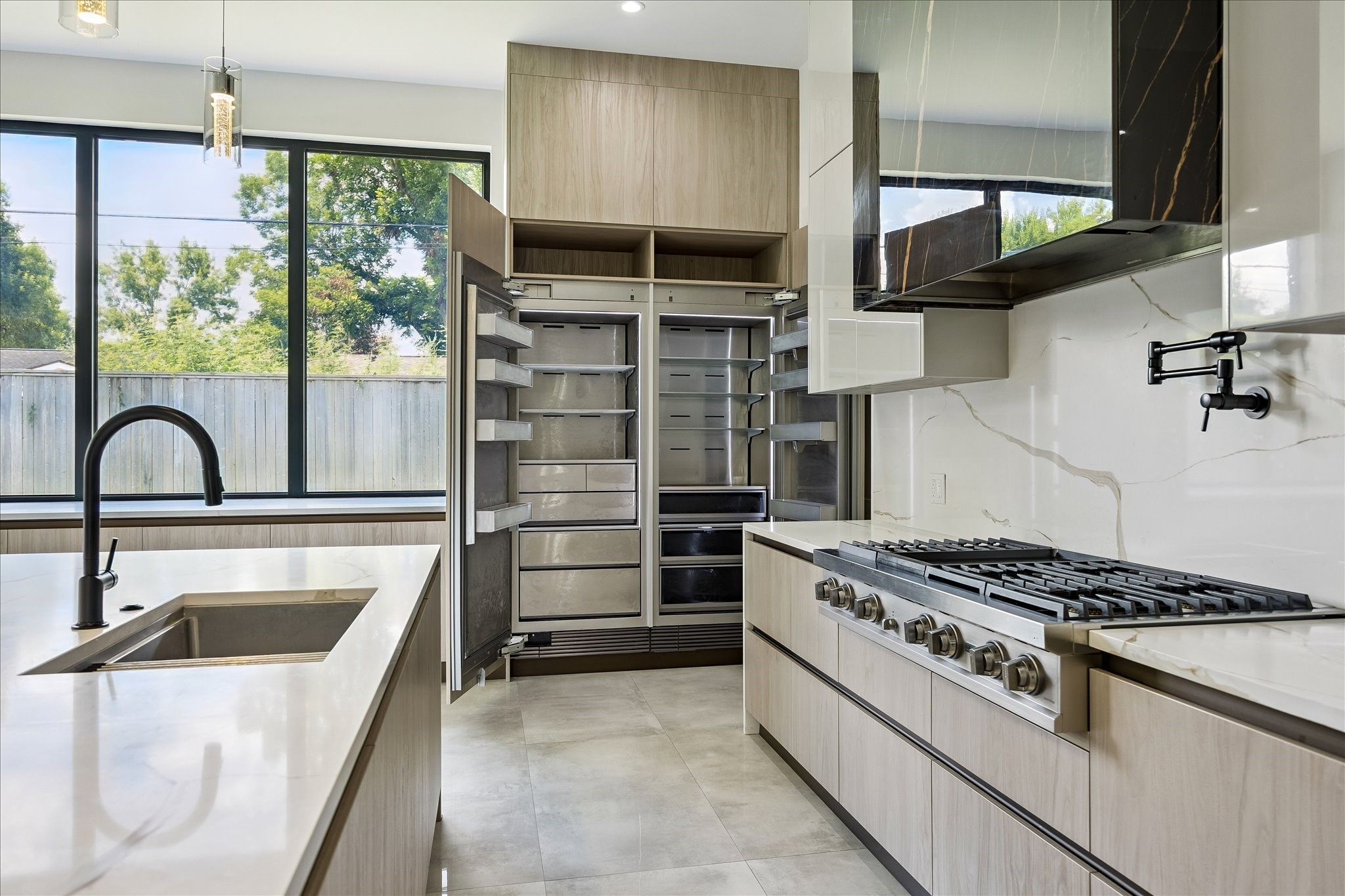  9909 Larston Street - 物件實景