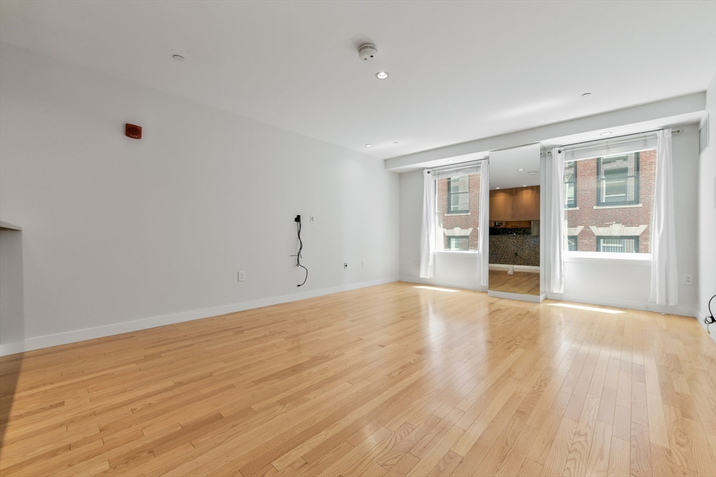 Boston, Massachusetts, 02110, United States, 1 Bedroom Bedrooms, ,1 BathroomBathrooms,Residential,For Sale,1924079
