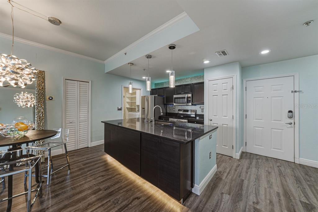 Tampa, Florida, 33602, United States, 2 Bedrooms Bedrooms, ,2 BathroomsBathrooms,Residential,For Sale,2002253