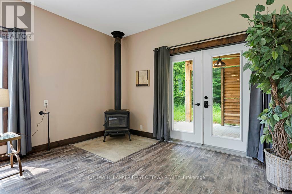 TAY VALLEY, Ontario, K0H 2B0, CA, 2 Bedrooms Bedrooms, ,1 BathroomBathrooms,Residential,For Sale,1866349