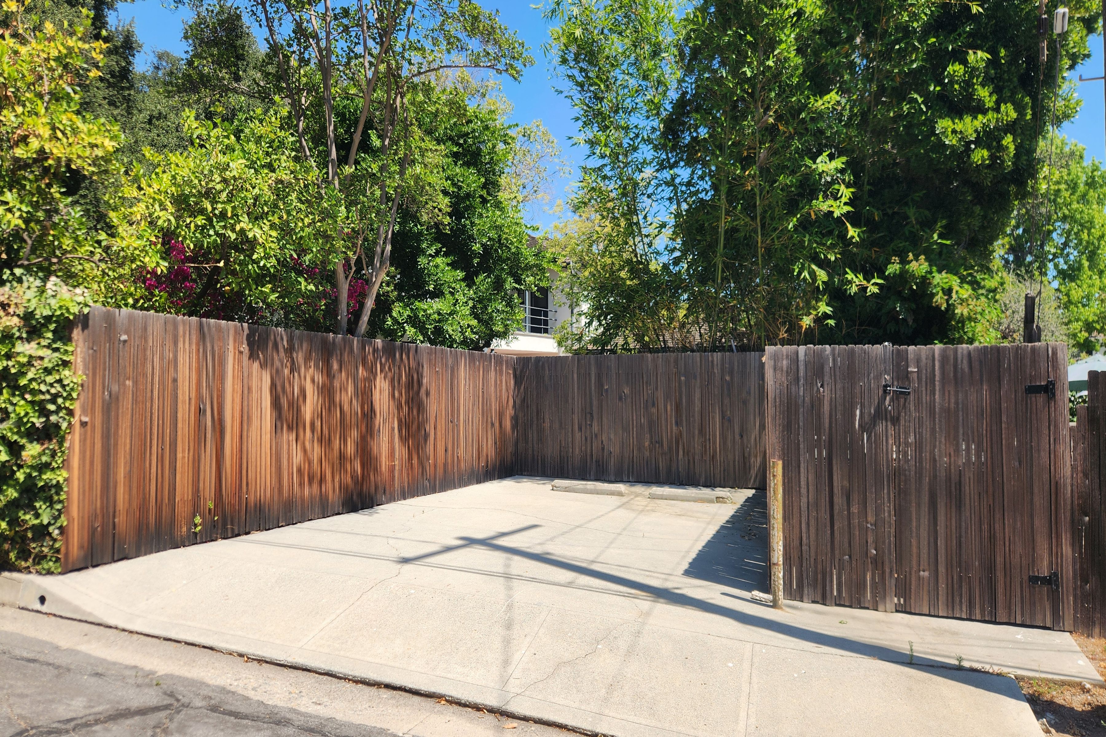  2421 Ridgeway Road - 物件實景