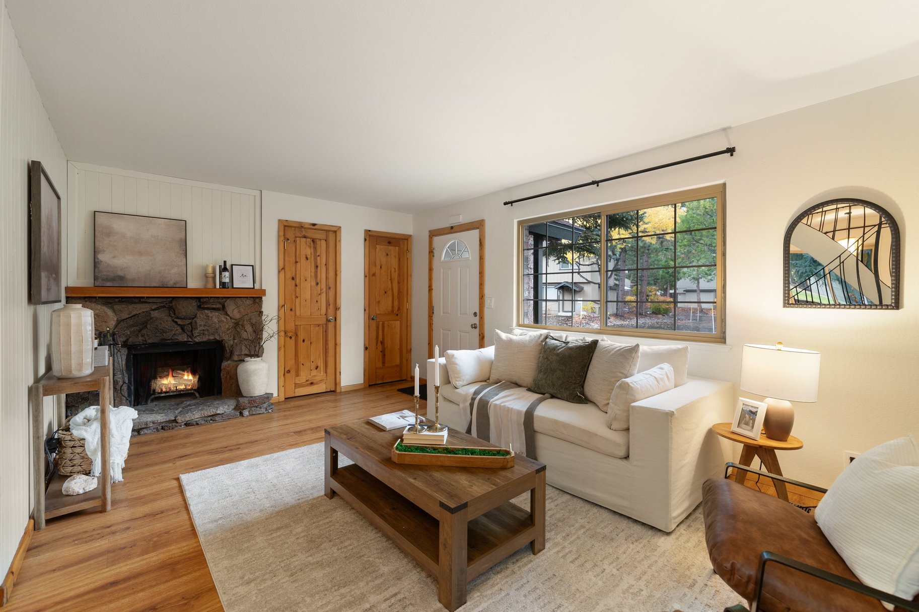 Updated and Well Located Lake Forest Glen Condo - 物件實景