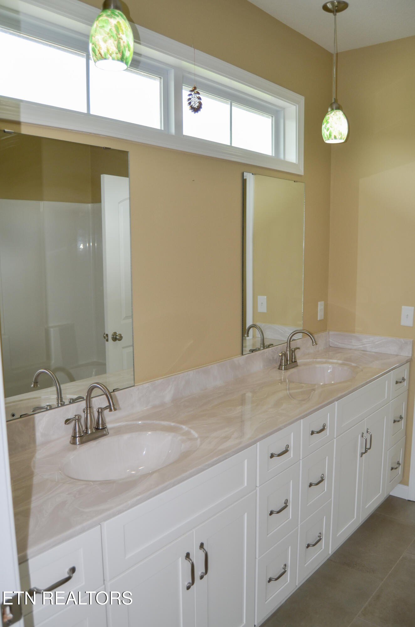 Crossville, Tennessee, 38555, United States, 3 Bedrooms Bedrooms, ,3 BathroomsBathrooms,Residential,For Sale,1978322