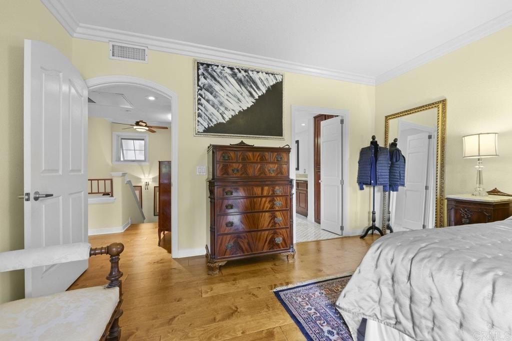 San Diego, California, 92101, United States, 2 Bedrooms Bedrooms, ,3 BathroomsBathrooms,Residential,For Sale,1856536