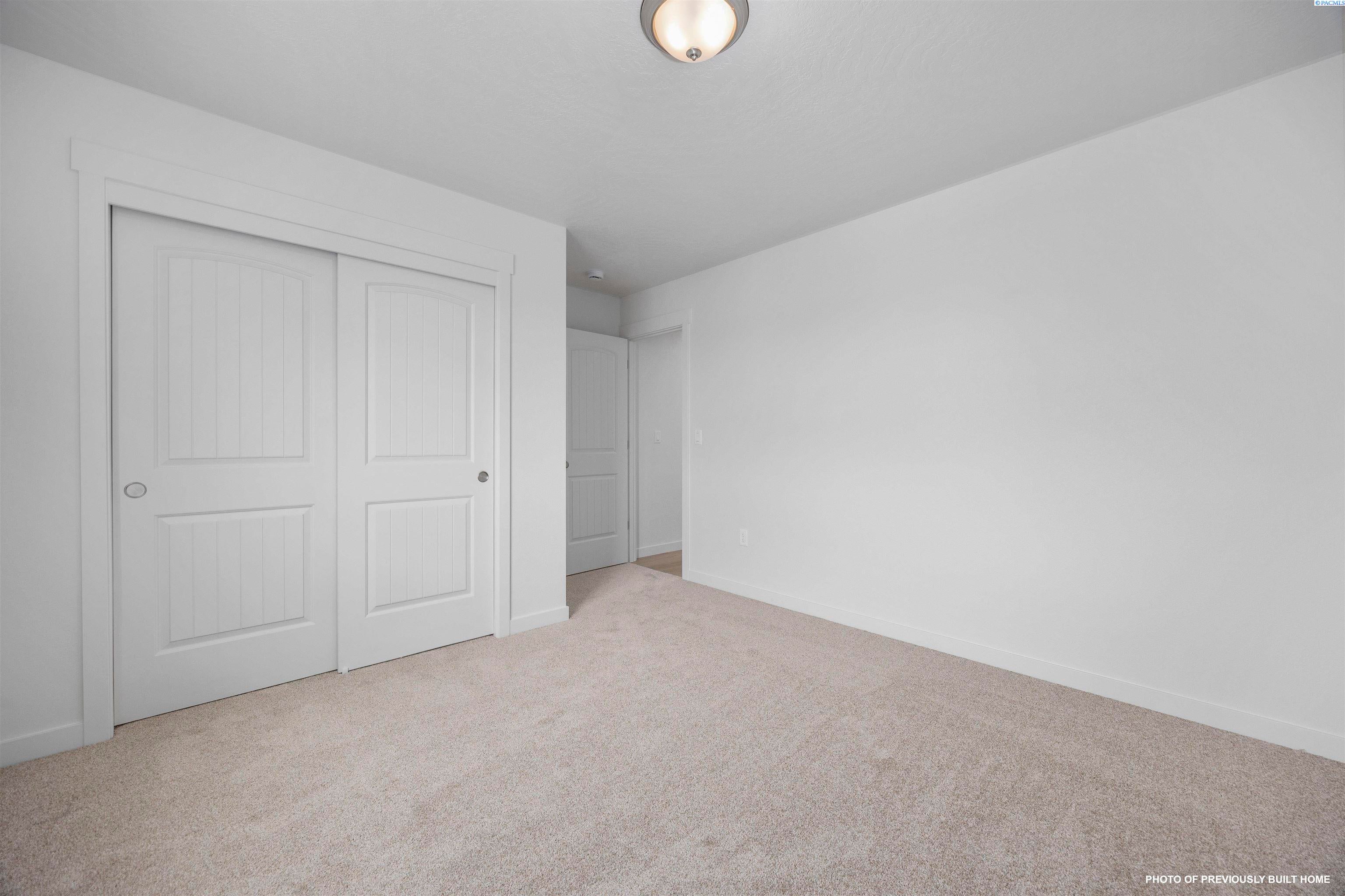 Prosser, Washington, 99350, United States, 5 Bedrooms Bedrooms, ,3 BathroomsBathrooms,Residential,For Sale,1924139