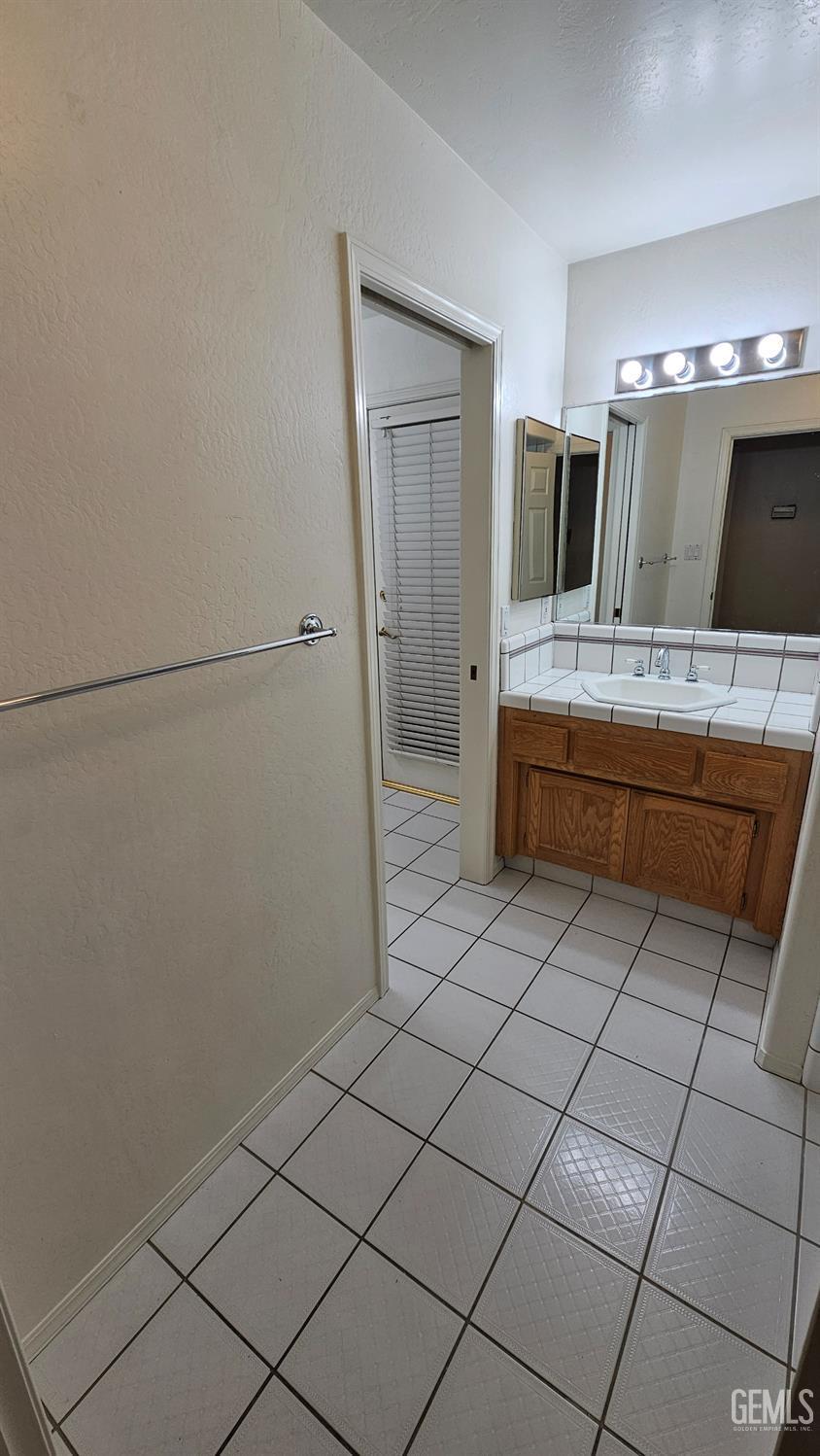 Bakersfield, California, 93312, United States, 4 Bedrooms Bedrooms, ,3 BathroomsBathrooms,Residential,For Sale,1940074