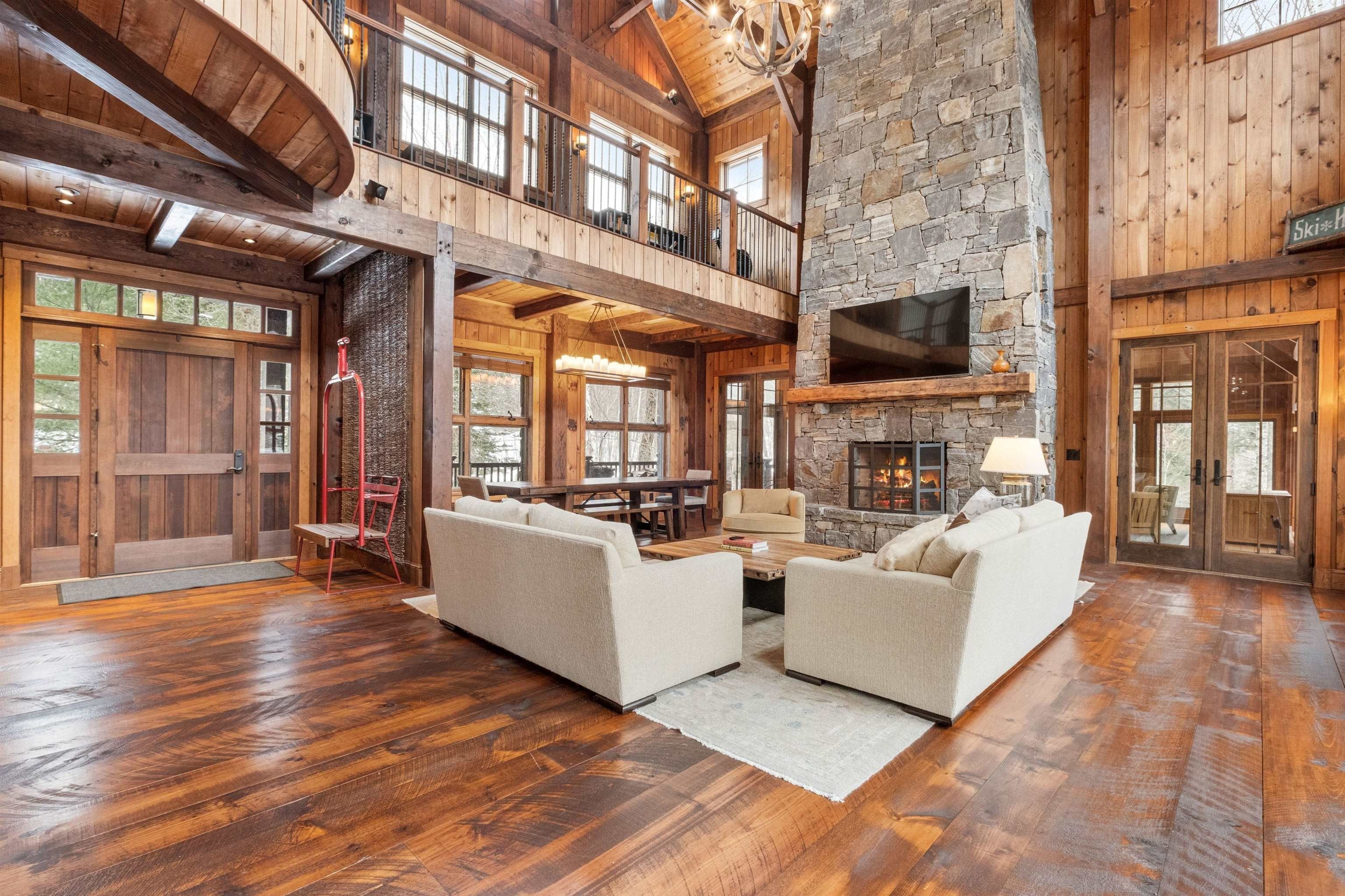 Lincoln, New Hampshire, 03251, United States, 7 Bedrooms Bedrooms, ,4 BathroomsBathrooms,Residential,For Sale,1983511