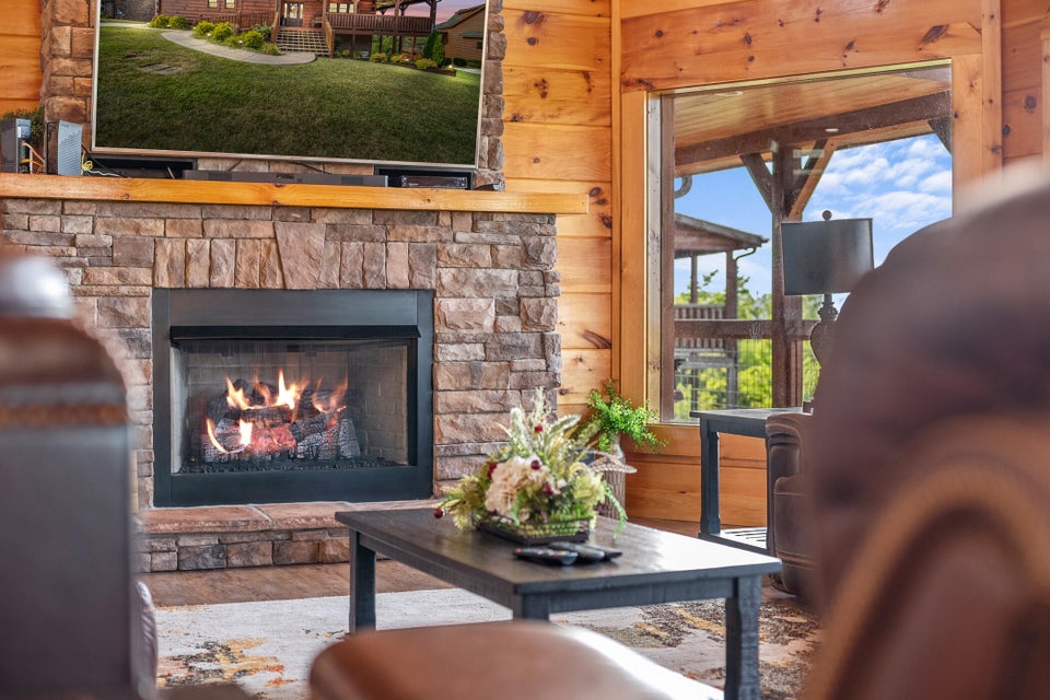 Sevierville, Tennessee, 37876, United States, 4 Bedrooms Bedrooms, ,6 BathroomsBathrooms,Residential,For Sale,1976346