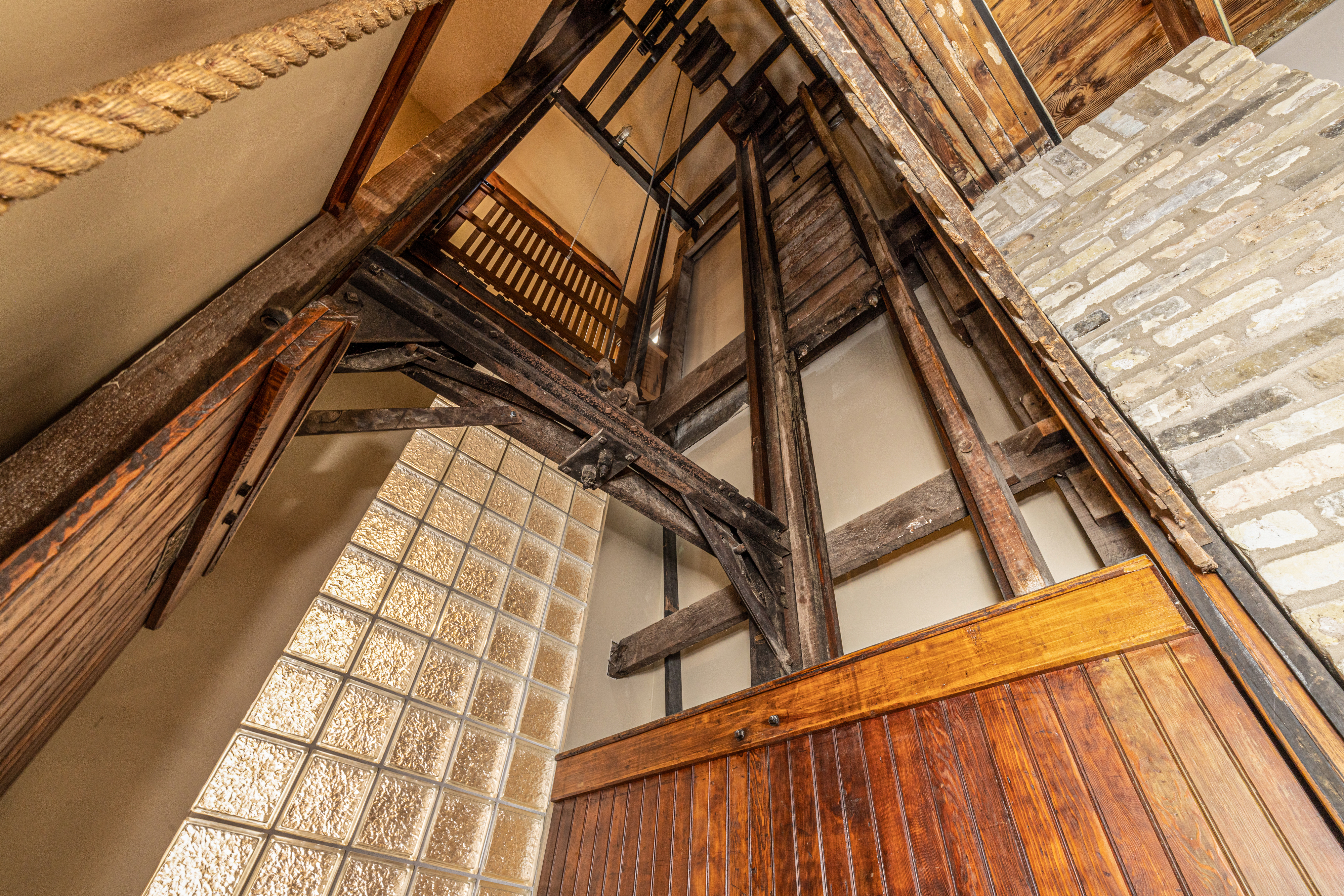  Historic Mixed Use Building in Downtown Milwaukee - 物件實景