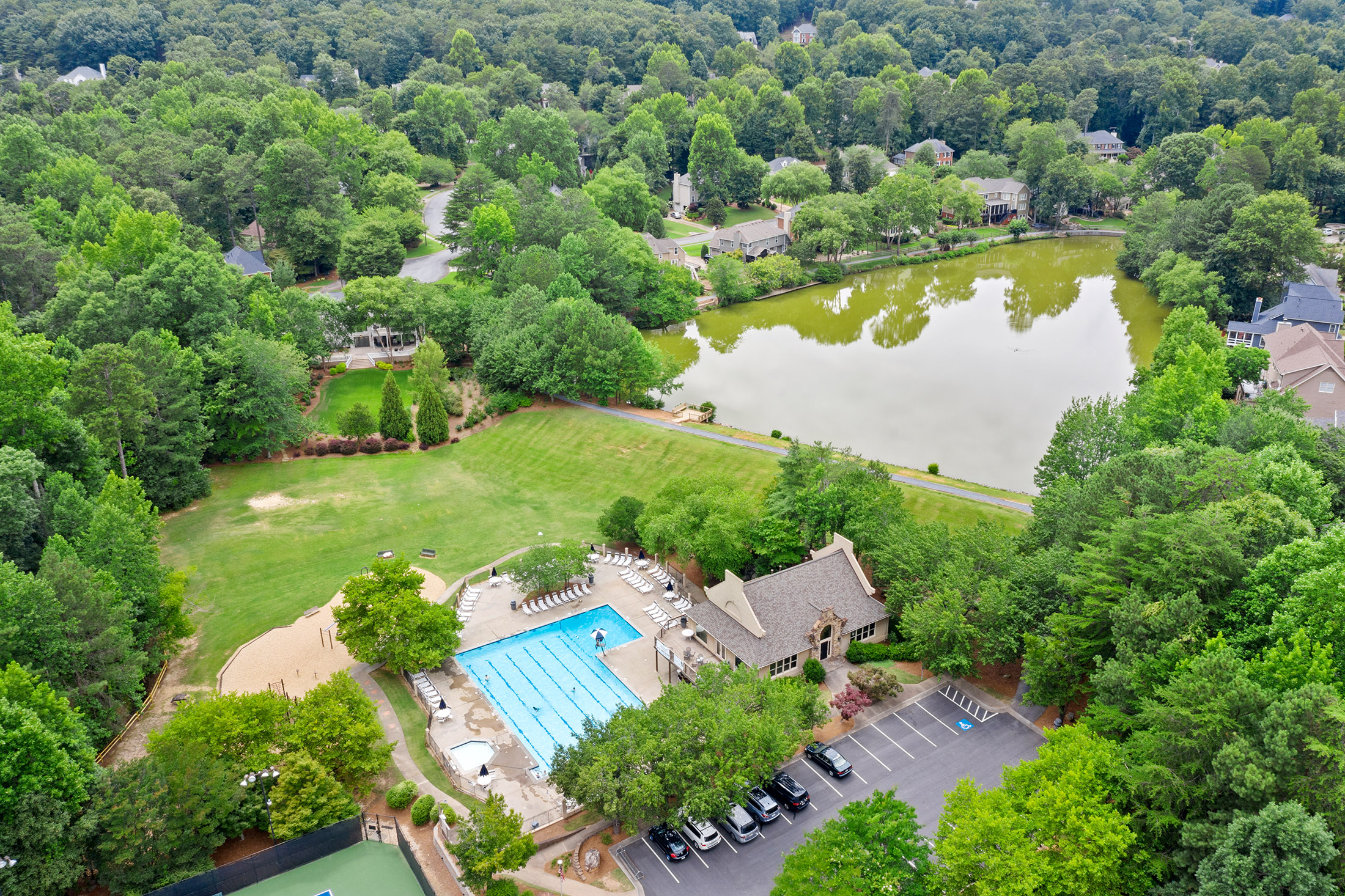  Custom-Built Home in The Grove at Highland Pointe - 物件實景