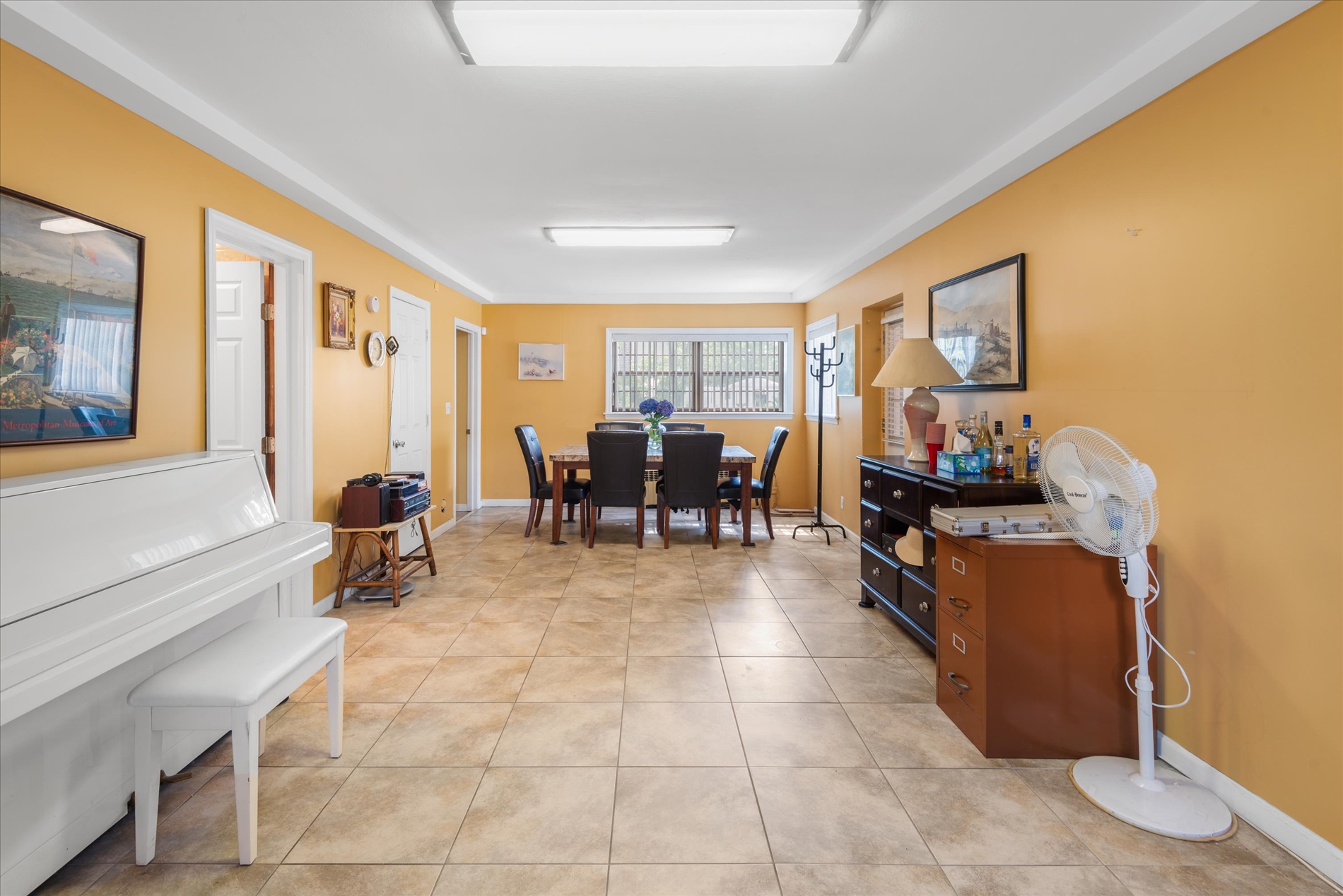 Howard Beach, New York, 11414, United States, 4 Bedrooms Bedrooms, ,3 BathroomsBathrooms,Residential,For Sale,1835164