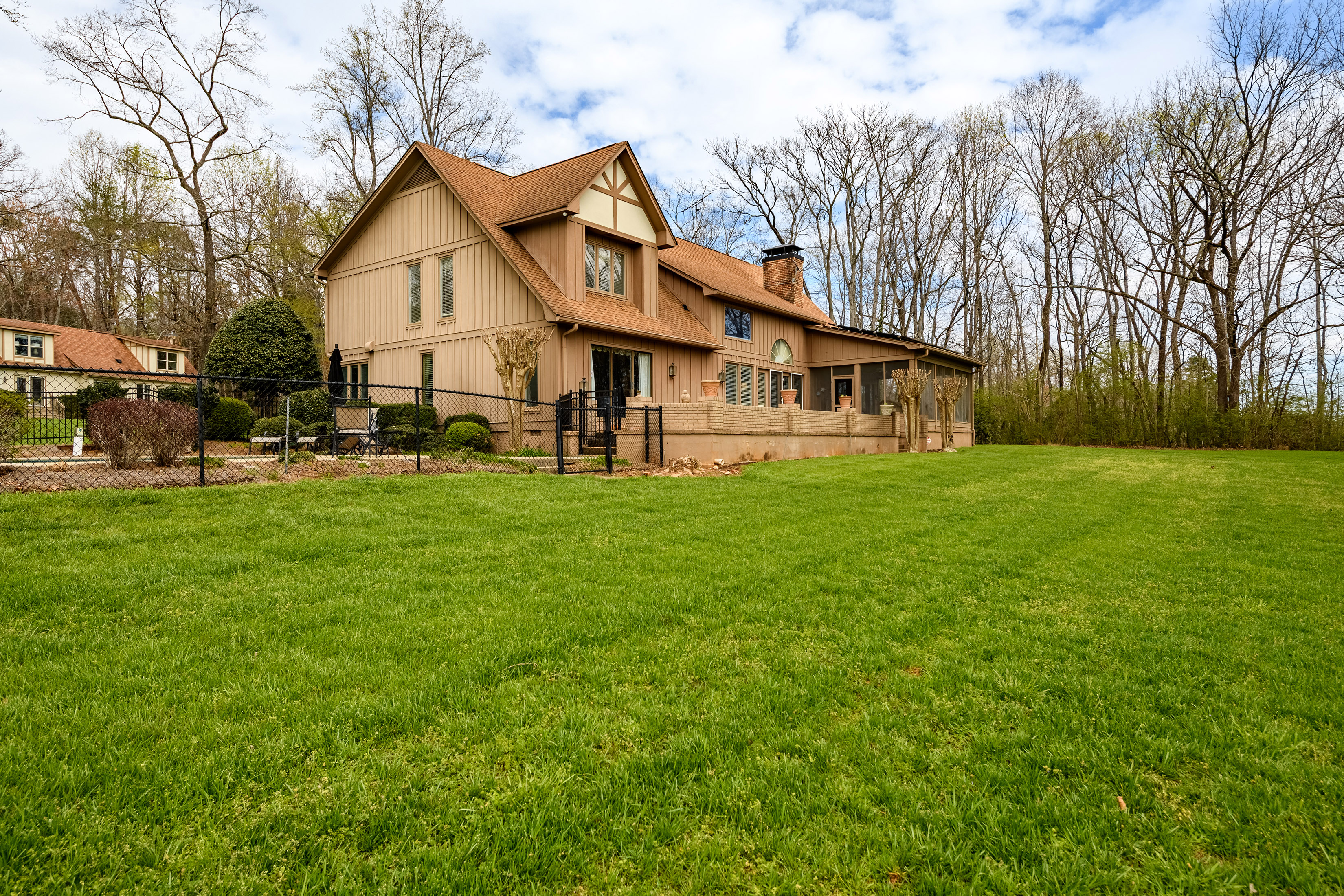  Lakefront Estate with Private Dock, Guest Home and Pool - 物件實景