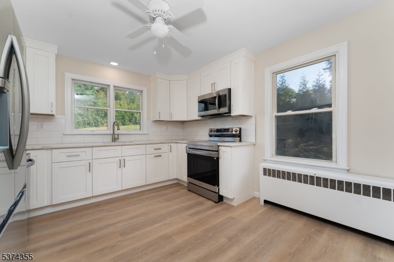 Clinton Town, New Jersey, 08809, United States, 3 Bedrooms Bedrooms, ,2 BathroomsBathrooms,Residential,For Sale,1901106