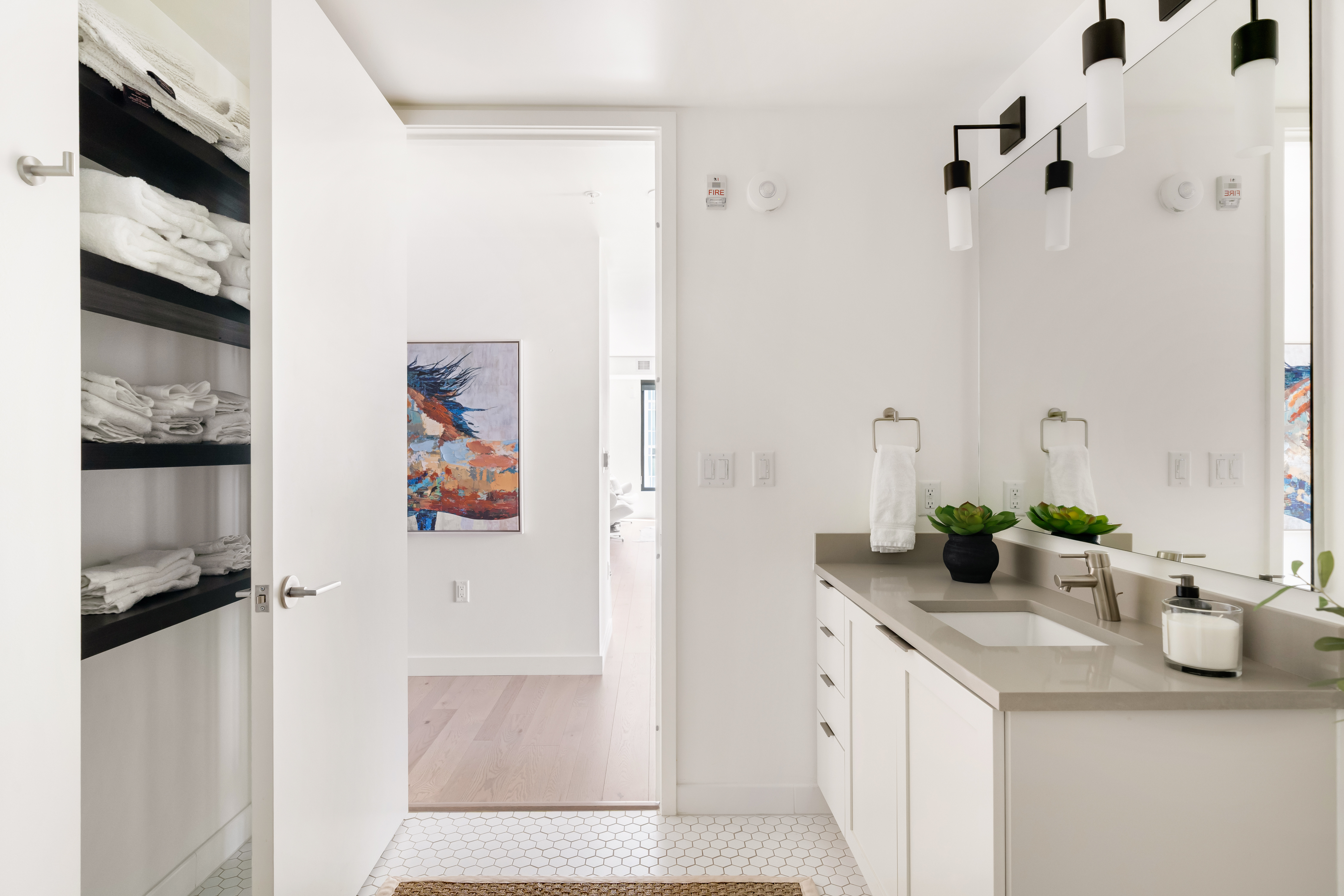  Rare three-bedroom corner residence sits on the quiet side of The Coloradan - 物件實景