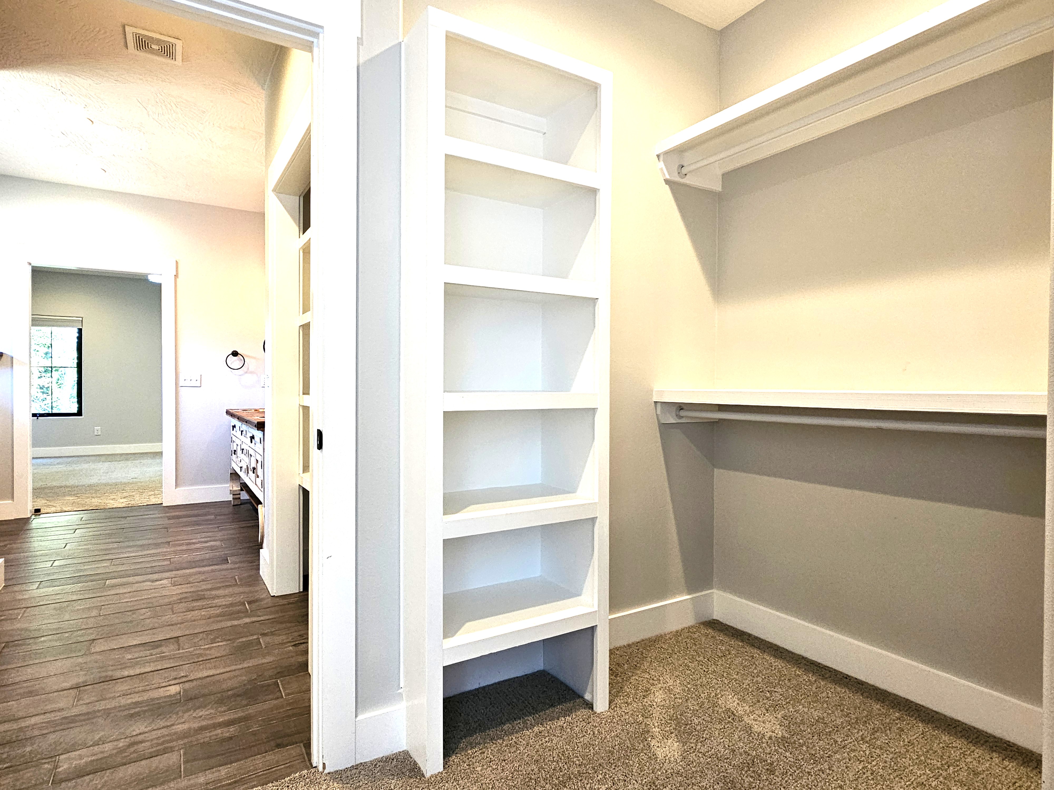 SPRINGFIELD, Missouri, 65804, United States, 4 Bedrooms Bedrooms, ,4 BathroomsBathrooms,Residential,For Sale,1996433