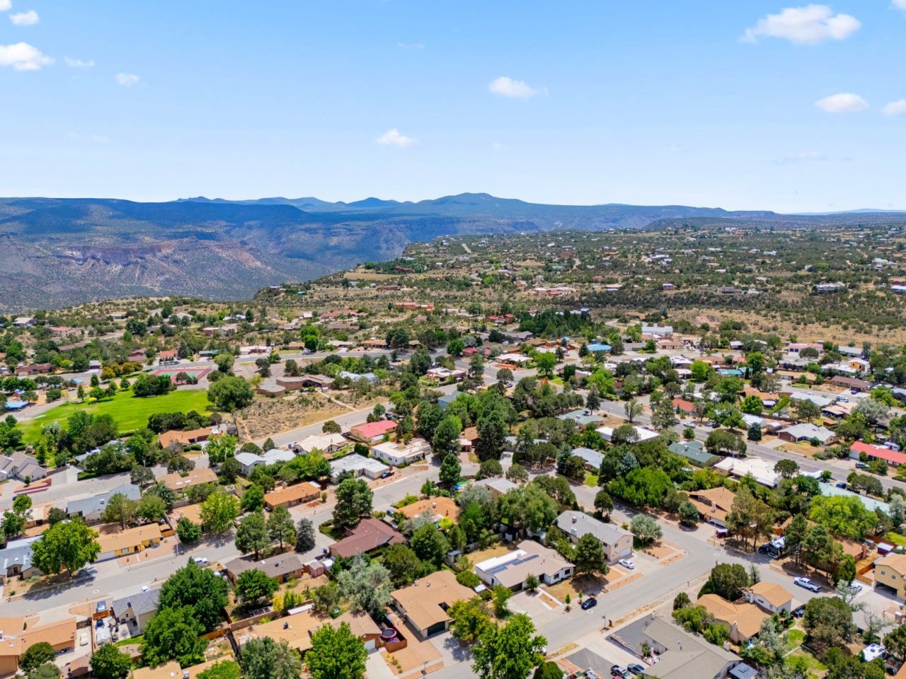 White Rock, New Mexico, 87547, United States, 4 Bedrooms Bedrooms, ,3 BathroomsBathrooms,Residential,For Sale,1906600