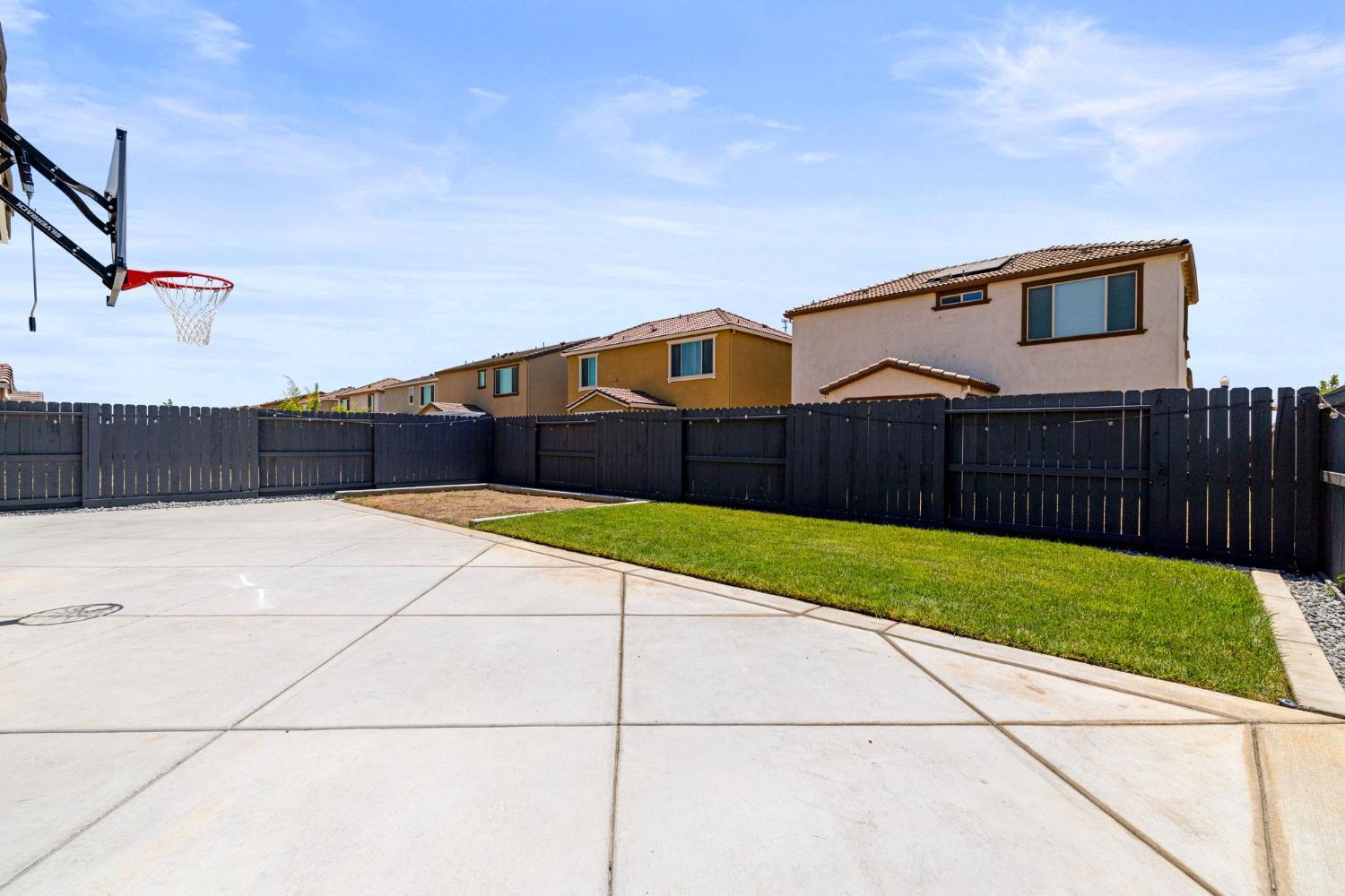 Elk Grove, California, 95757, United States, 4 Bedrooms Bedrooms, ,3 BathroomsBathrooms,Residential,For Sale,1879149