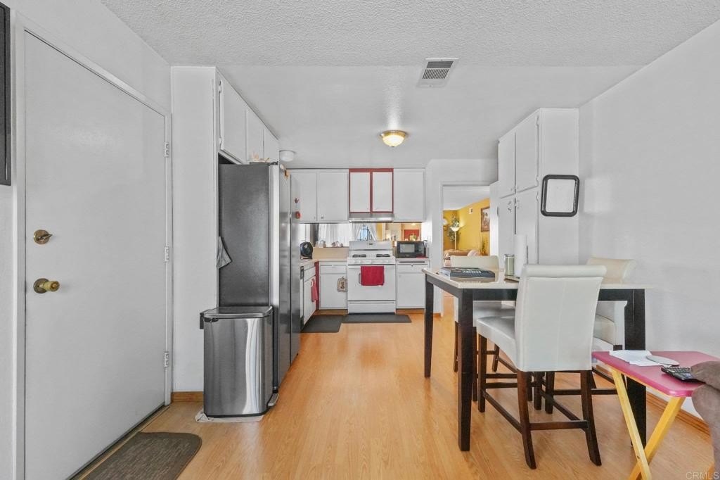 San Diego, California, 92139, United States, 3 Bedrooms Bedrooms, ,2 BathroomsBathrooms,Residential,For Sale,1933345