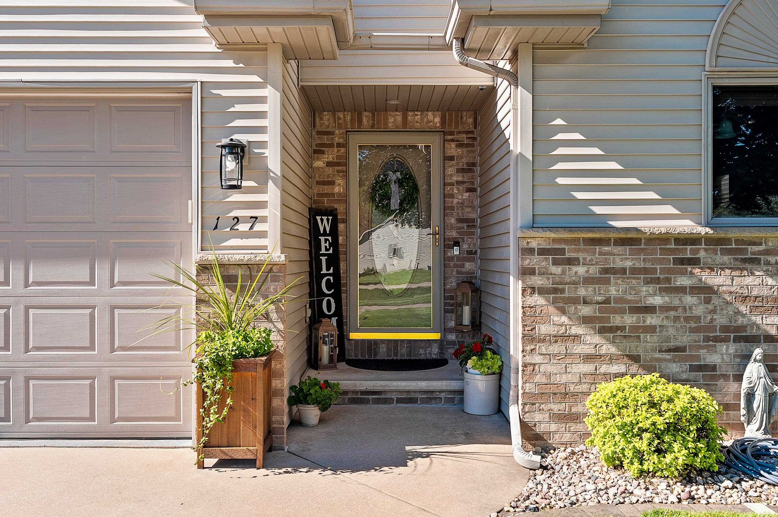 SHAWANO, Wisconsin, 54166, United States, 3 Bedrooms Bedrooms, ,3 BathroomsBathrooms,Residential,For Sale,1940998
