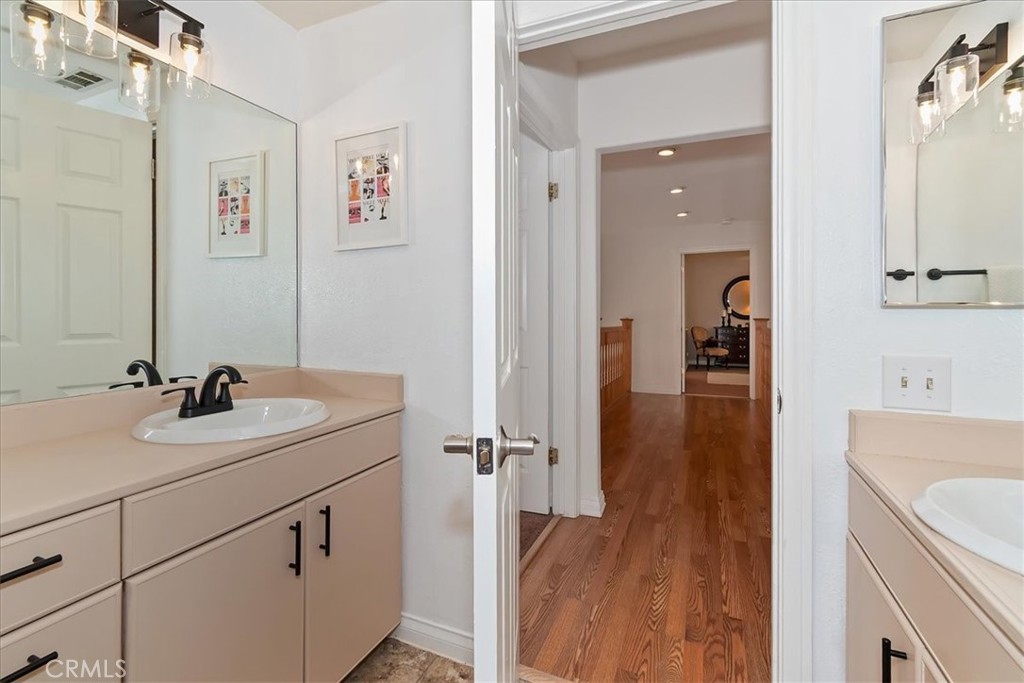 Lake Arrowhead, California, 92352, United States, 4 Bedrooms Bedrooms, ,3 BathroomsBathrooms,Residential,For Sale,1998822