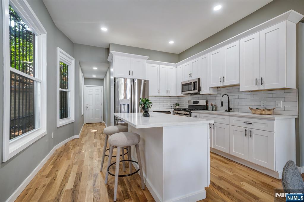 Newark, New Jersey, 07103, United States, 6 Bedrooms Bedrooms, ,3 BathroomsBathrooms,Residential,For Sale,1897498