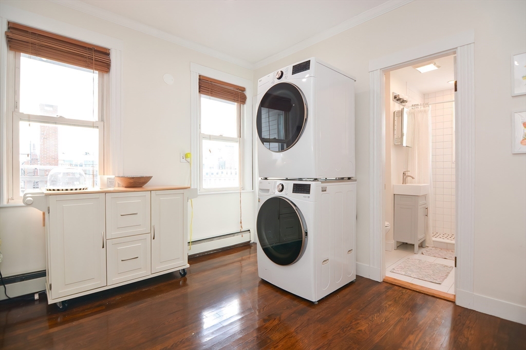 Boston, Massachusetts, 02127, United States, 2 Bedrooms Bedrooms, ,2 BathroomsBathrooms,Residential,For Sale,1826519