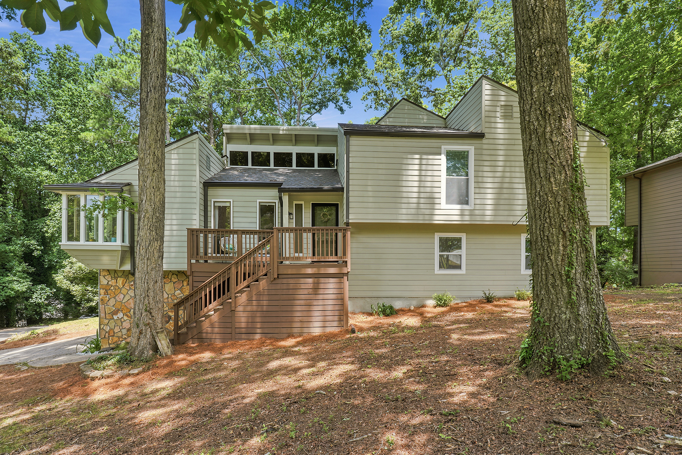  Lassiter HS Contemporary – Architectural Character Meets Thoughtful Renovation - 物件實景