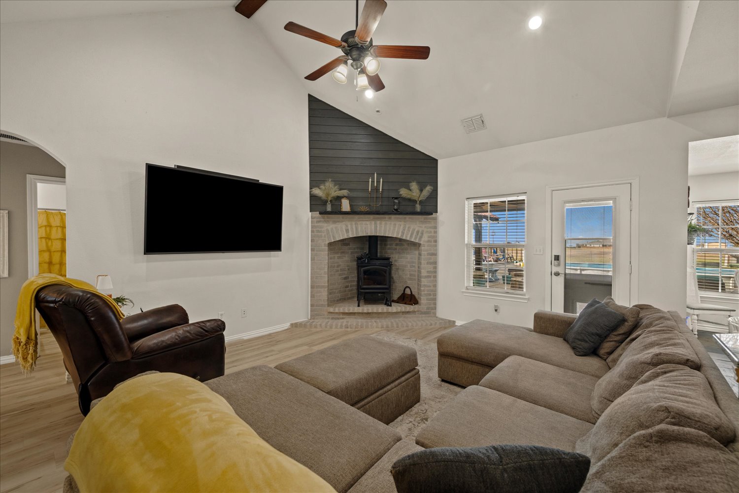 Caddo Mills, Texas, 75135, United States, 3 Bedrooms Bedrooms, ,2 BathroomsBathrooms,Residential,For Sale,2010316