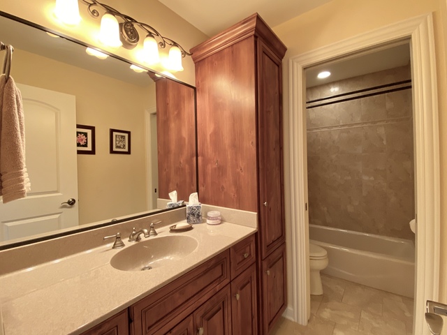 Mokena, Illinois, 60448, United States, 5 Bedrooms Bedrooms, ,4 BathroomsBathrooms,Residential,For Sale,1915819