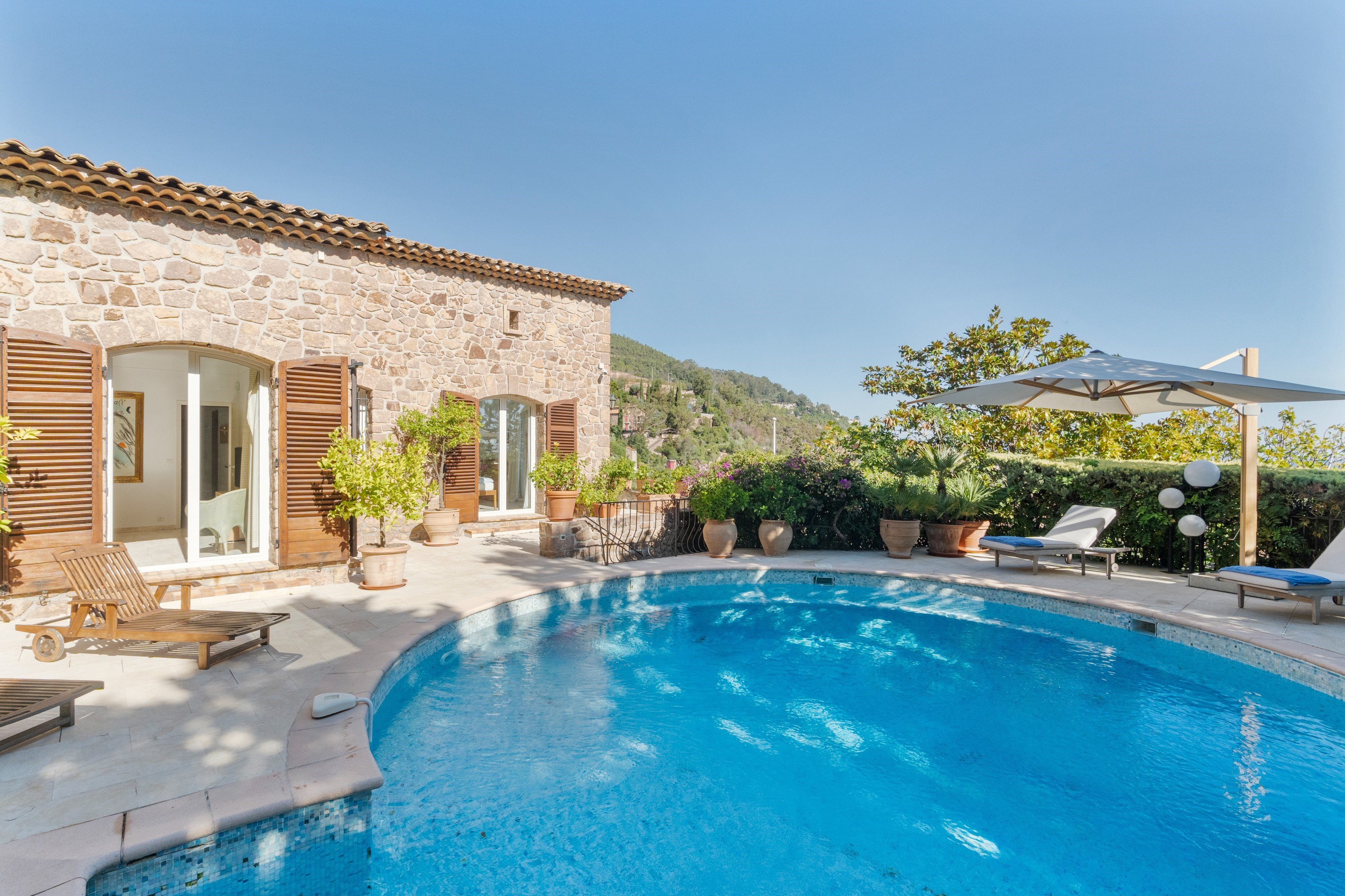   Theoule-sur-Mer luxury seafront villa direct sea access infinity pool 300 sq… - 物件實景
