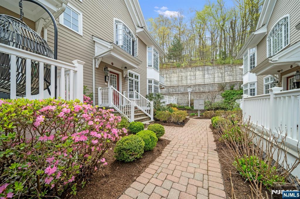 Morristown Town, New Jersey, 07960, United States, 2 Bedrooms Bedrooms, ,3 BathroomsBathrooms,Residential,For Sale,1787581