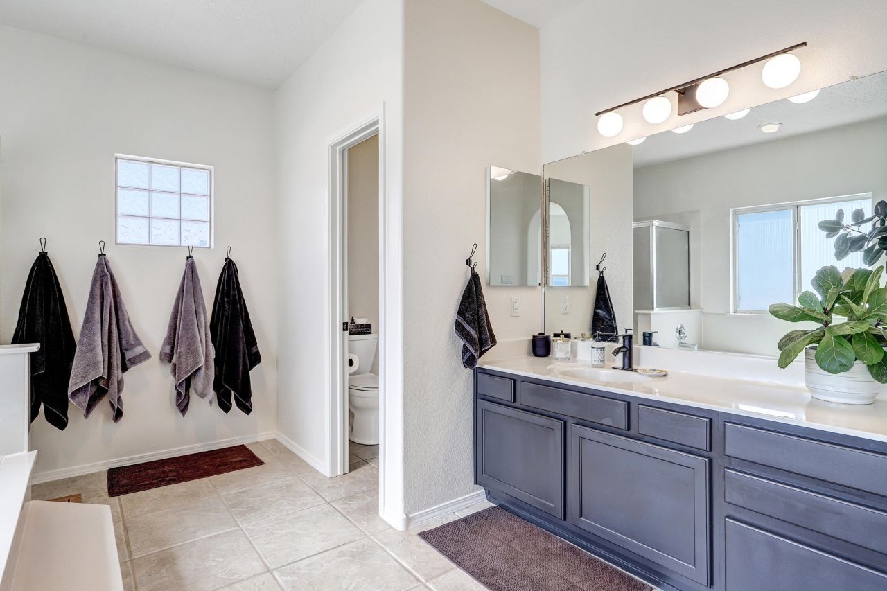 Albuquerque, New Mexico, 87114, United States, 4 Bedrooms Bedrooms, ,3 BathroomsBathrooms,Residential,For Sale,1917819