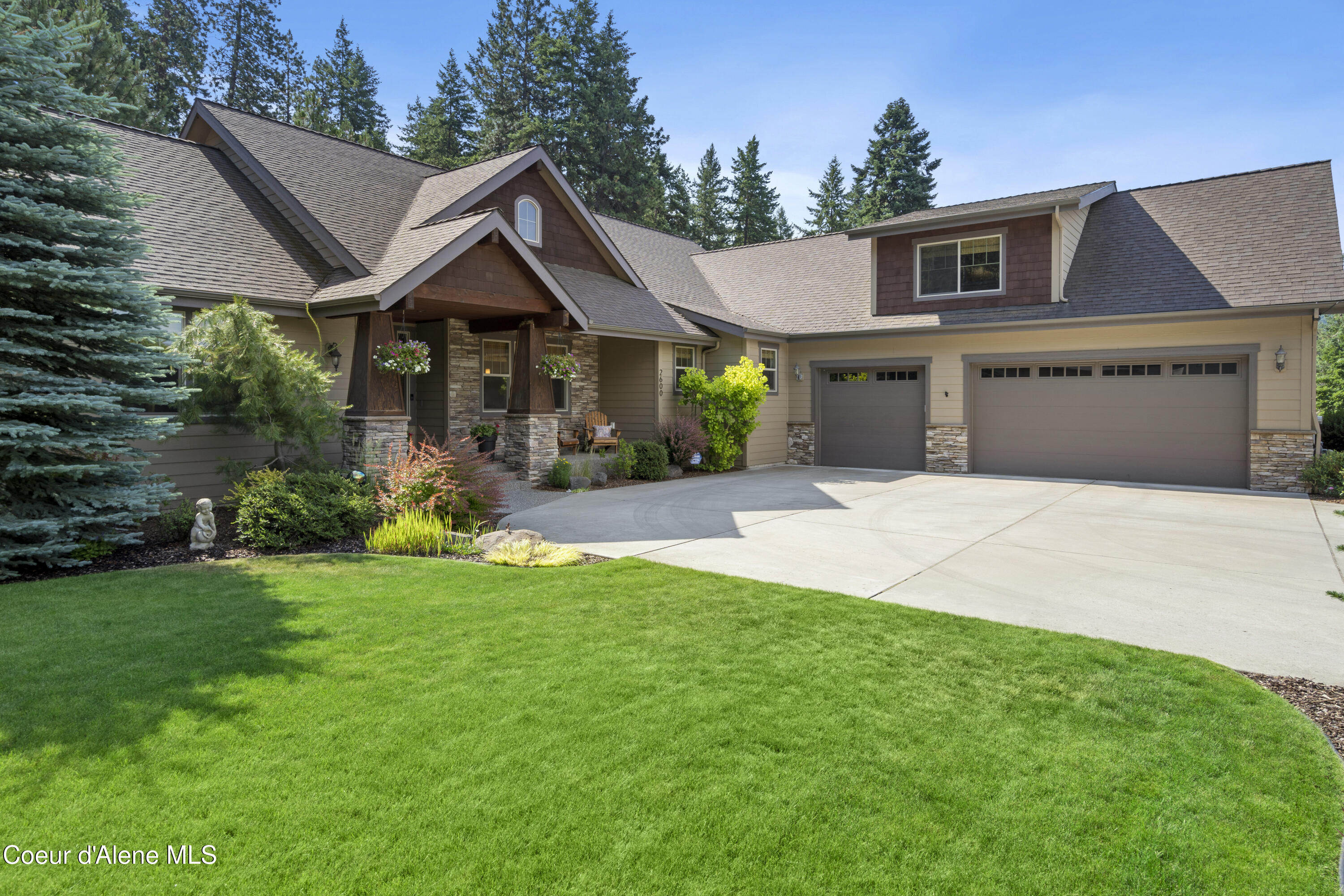 Coeur d'Alene, Idaho, 83815, United States, 5 Bedrooms Bedrooms, ,4 BathroomsBathrooms,Residential,For Sale,2048634