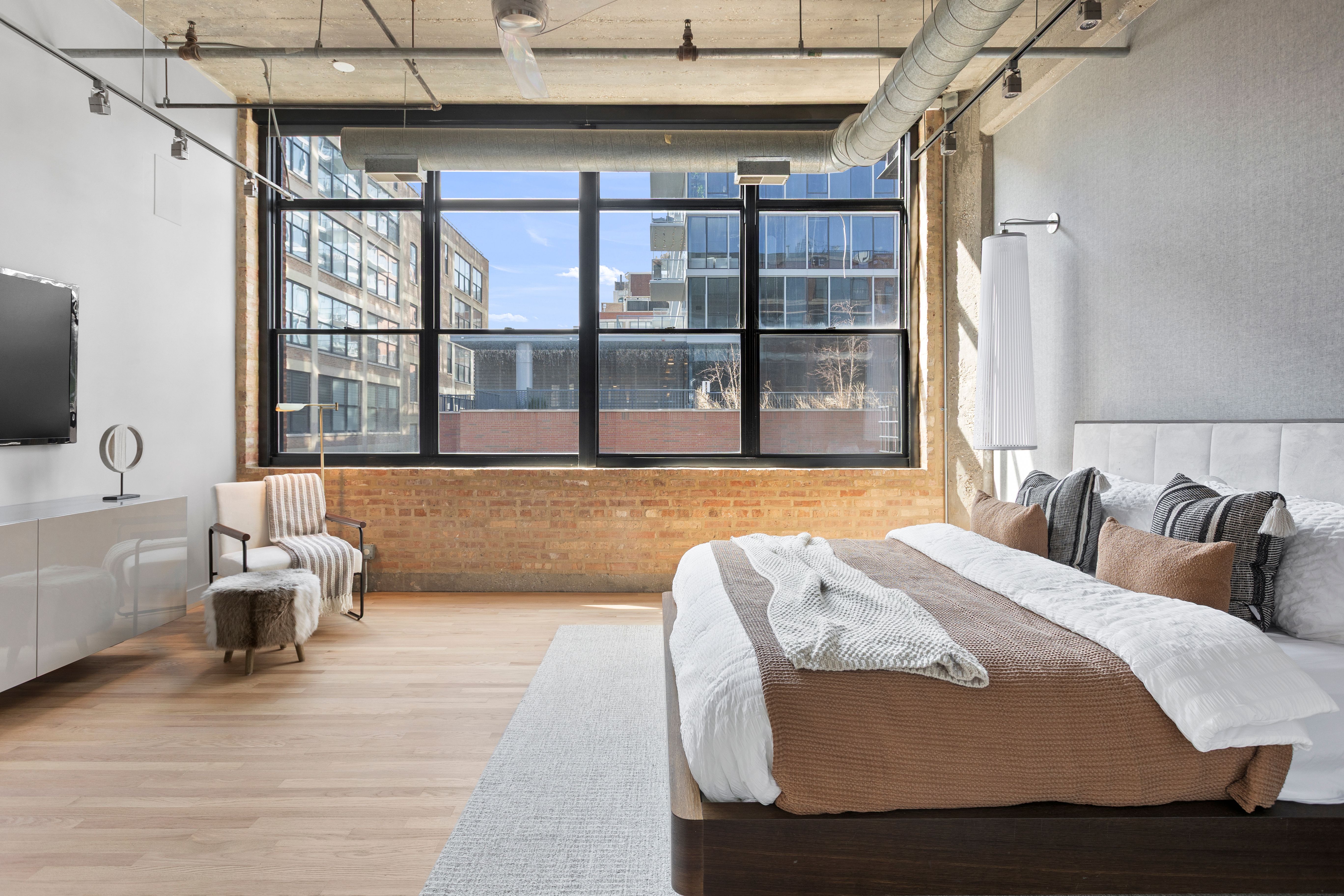  Incredible Southeast CORNER UNIT - 物件實景