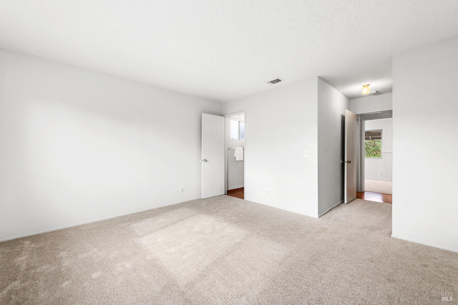 Vacaville, California, 95687, United States, 4 Bedrooms Bedrooms, ,2 BathroomsBathrooms,Residential,For Sale,1977124