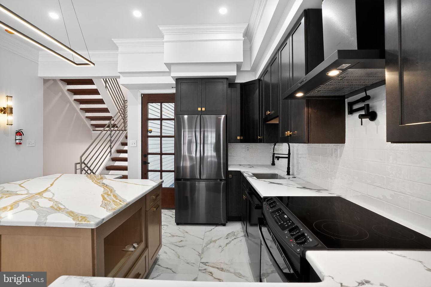 Philadelphia, Pennsylvania, 19147, United States, 3 Bedrooms Bedrooms, ,4 BathroomsBathrooms,Residential,For Sale,1926434