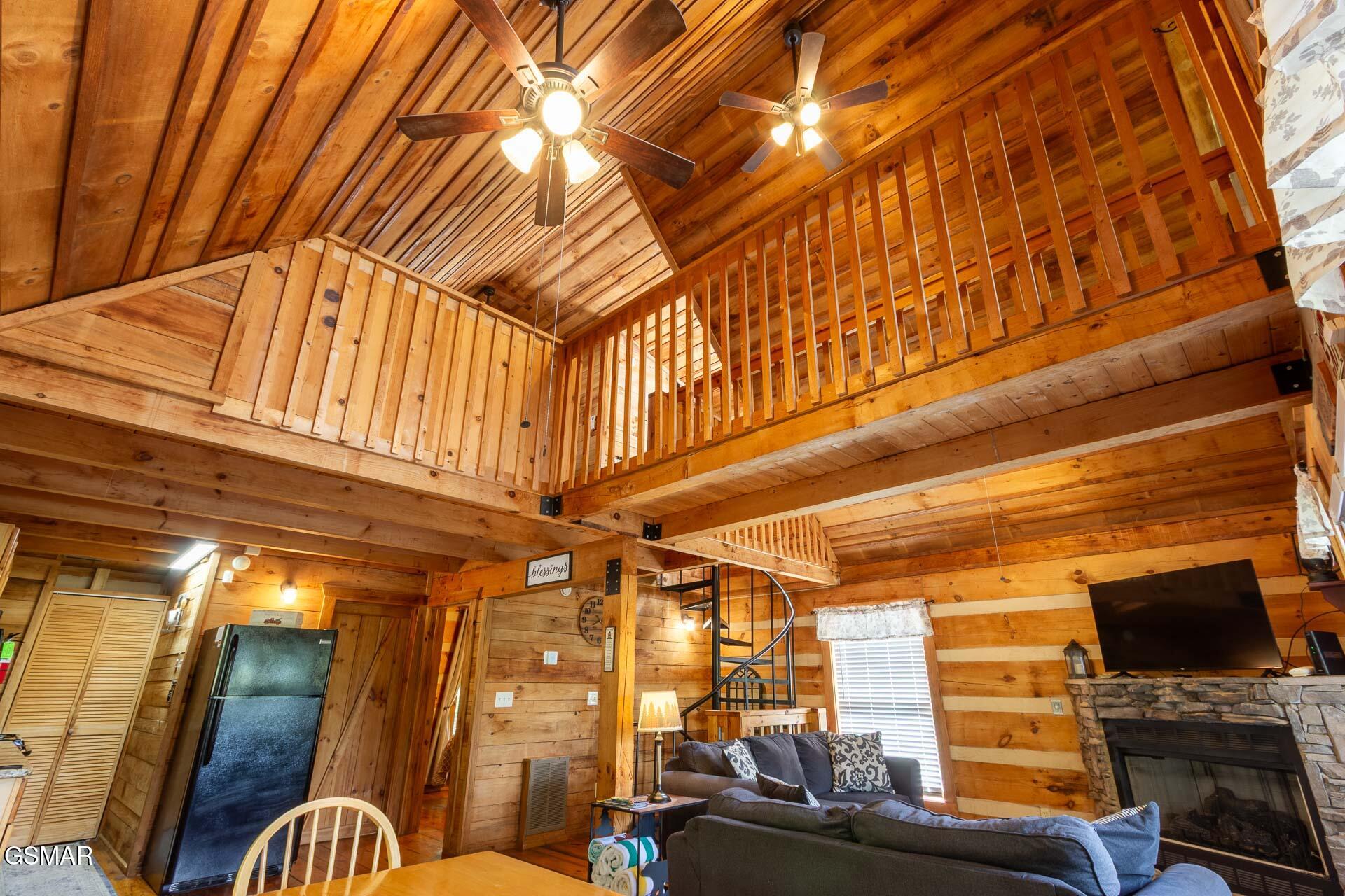 Sevierville, Tennessee, 37876, United States, 2 Bedrooms Bedrooms, ,3 BathroomsBathrooms,Residential,For Sale,1977438