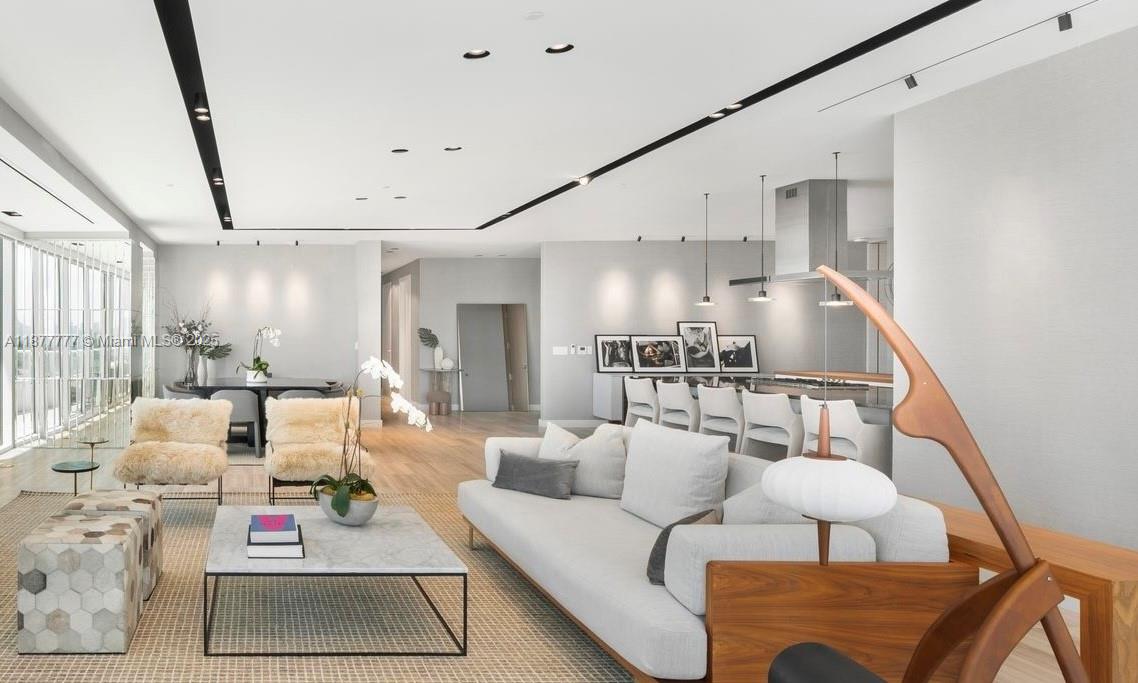 Miami Beach, Florida, 33140, United States, 4 Bedrooms Bedrooms, ,5 BathroomsBathrooms,Residential,For Sale,1948175