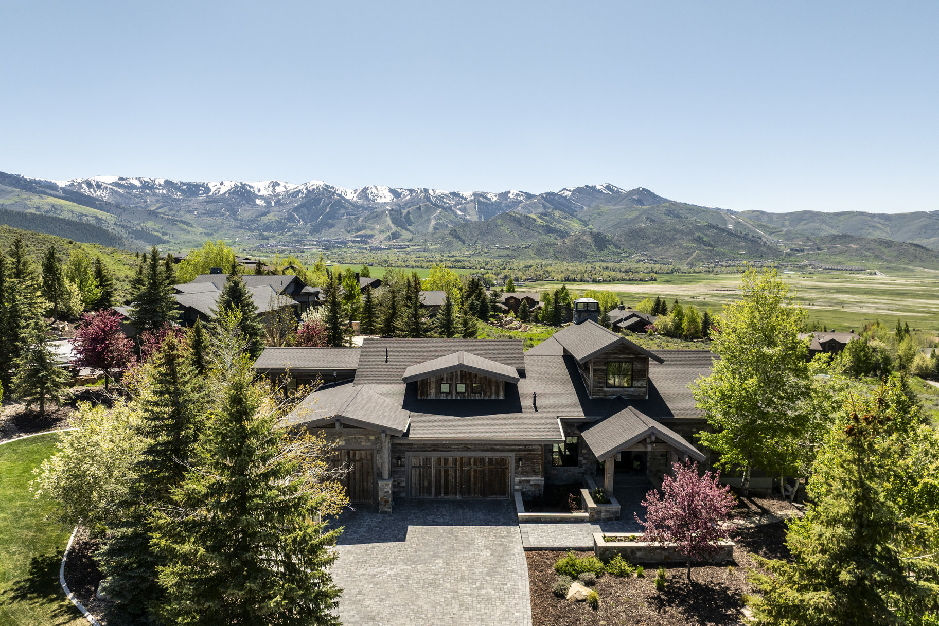  Framed by Panoramic Mountain Views with Access to Round Valley