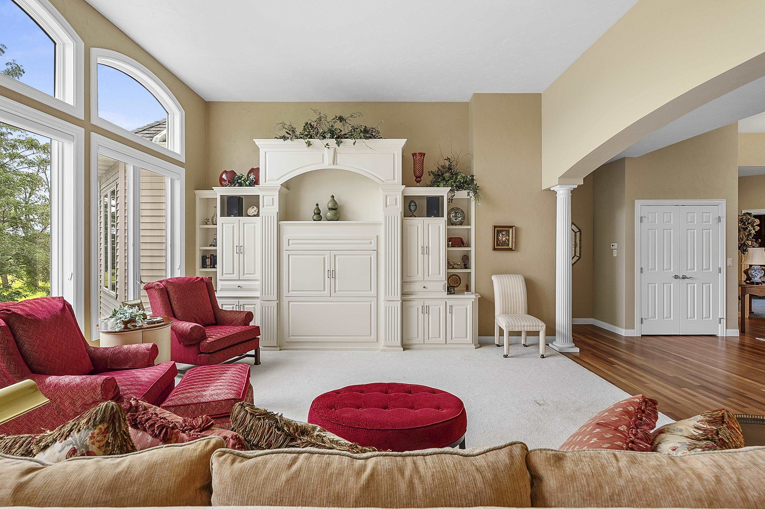 NEENAH, Wisconsin, 54956, United States, 3 Bedrooms Bedrooms, ,3 BathroomsBathrooms,Residential,For Sale,1927222