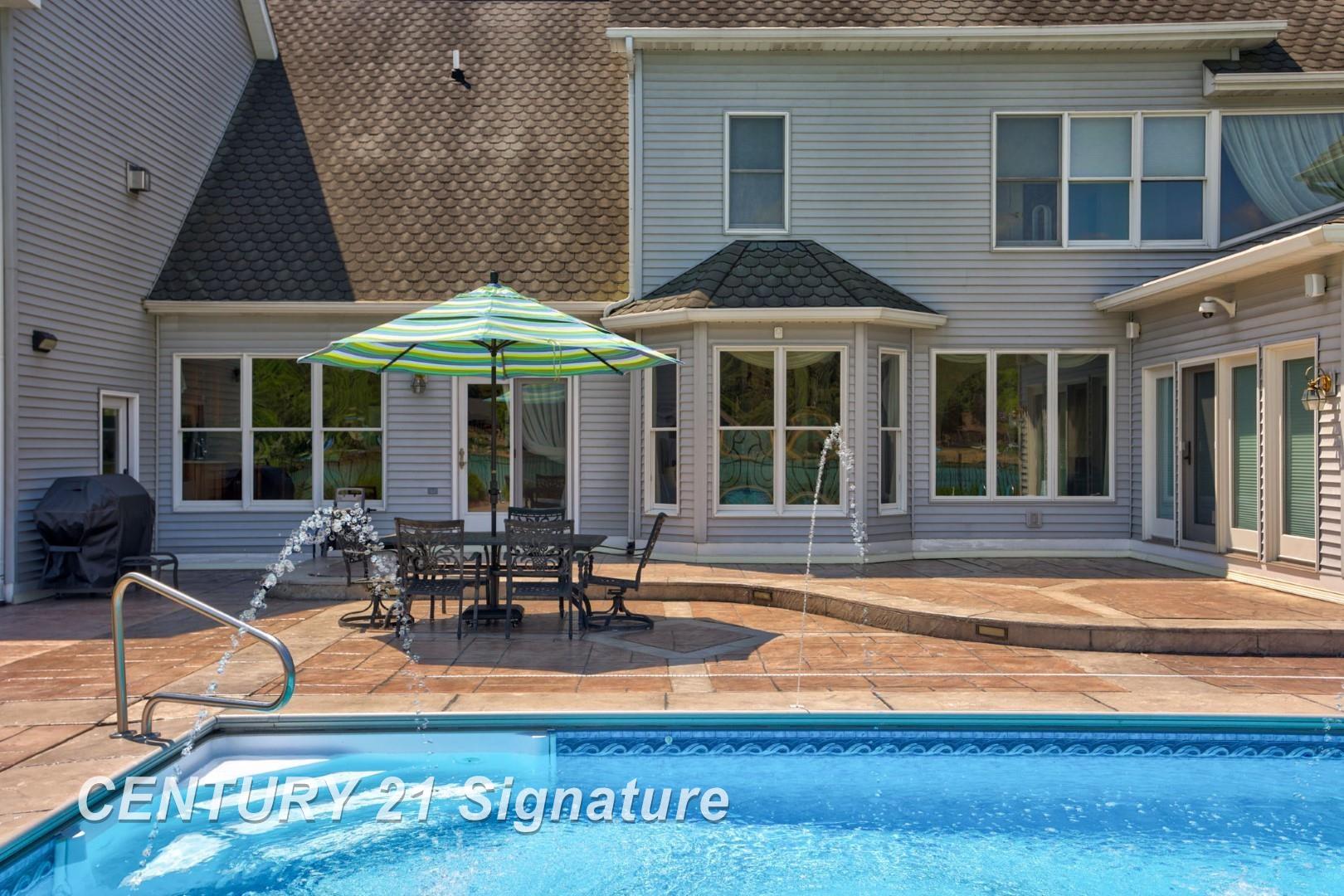 Saginaw, Michigan, 48609, United States, 4 Bedrooms Bedrooms, ,7 BathroomsBathrooms,Residential,For Sale,1980528