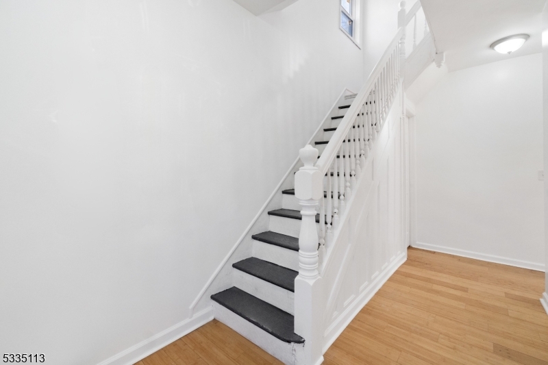 Irvington Twp., New Jersey, 07111, United States, 6 Bedrooms Bedrooms, ,2 BathroomsBathrooms,Residential,For Sale,1896504