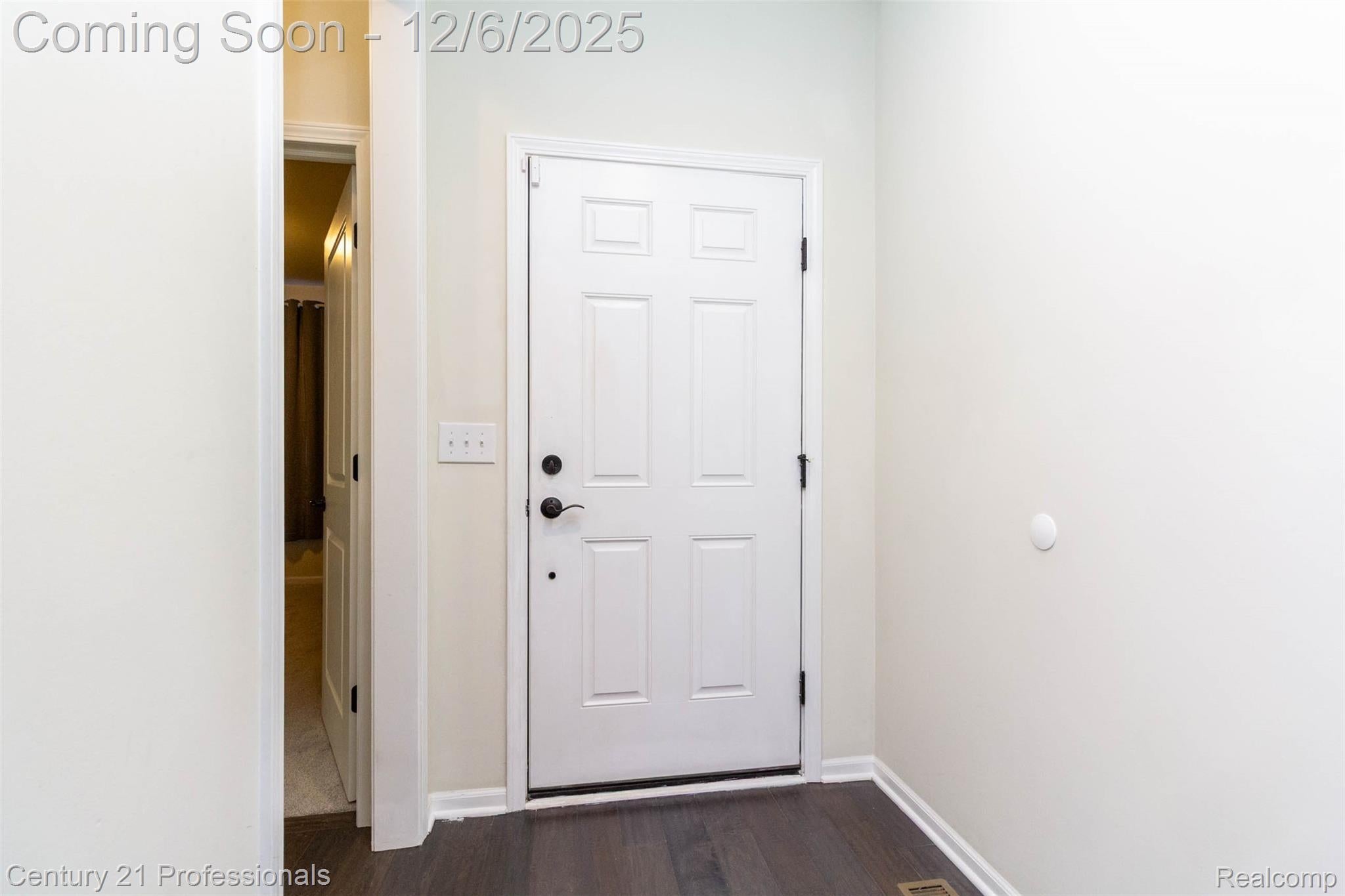 LakeOrion, Michigan, 48360, United States, 4 Bedrooms Bedrooms, ,3 BathroomsBathrooms,Residential,For Sale,2000120