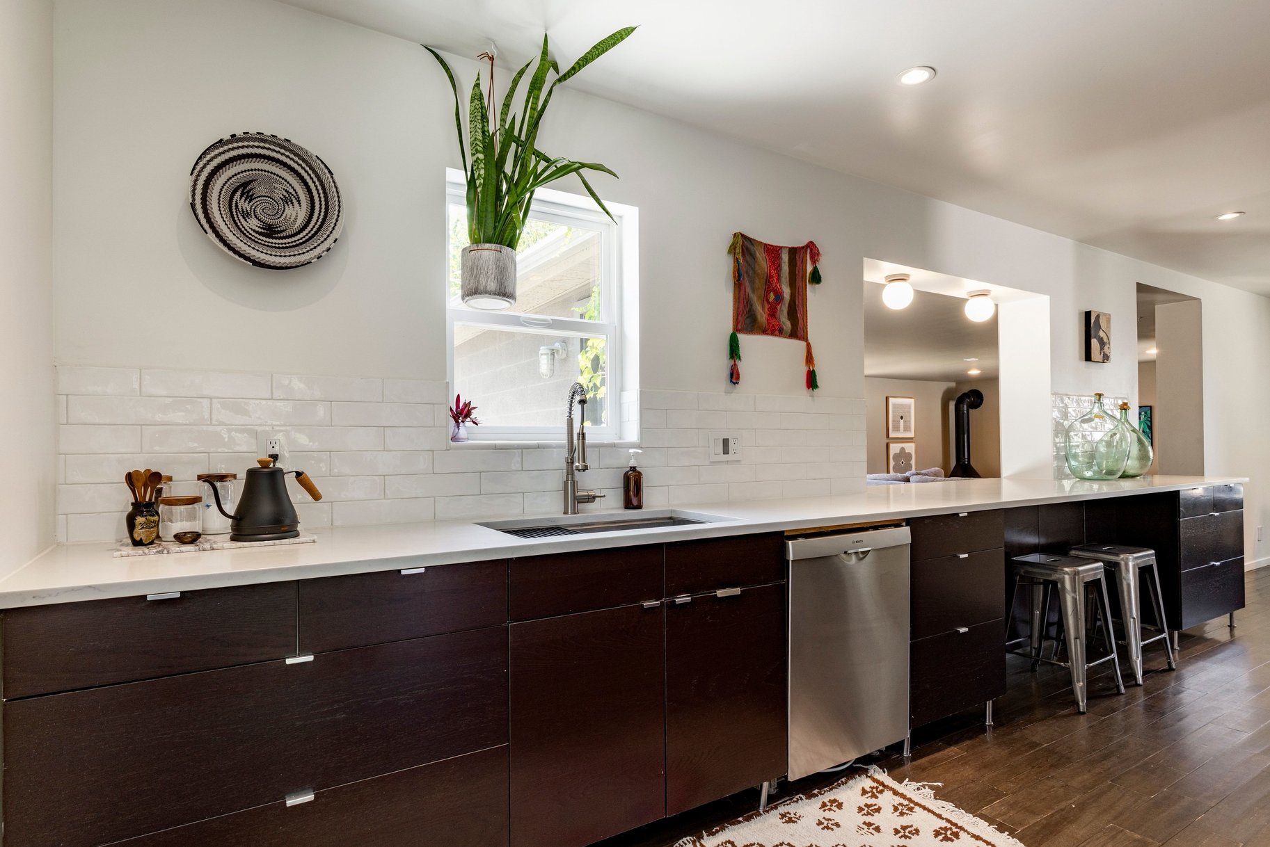  Spacious Millcreek Bungalow with Expansive Backyard & 2-Car Garage - 物件實景