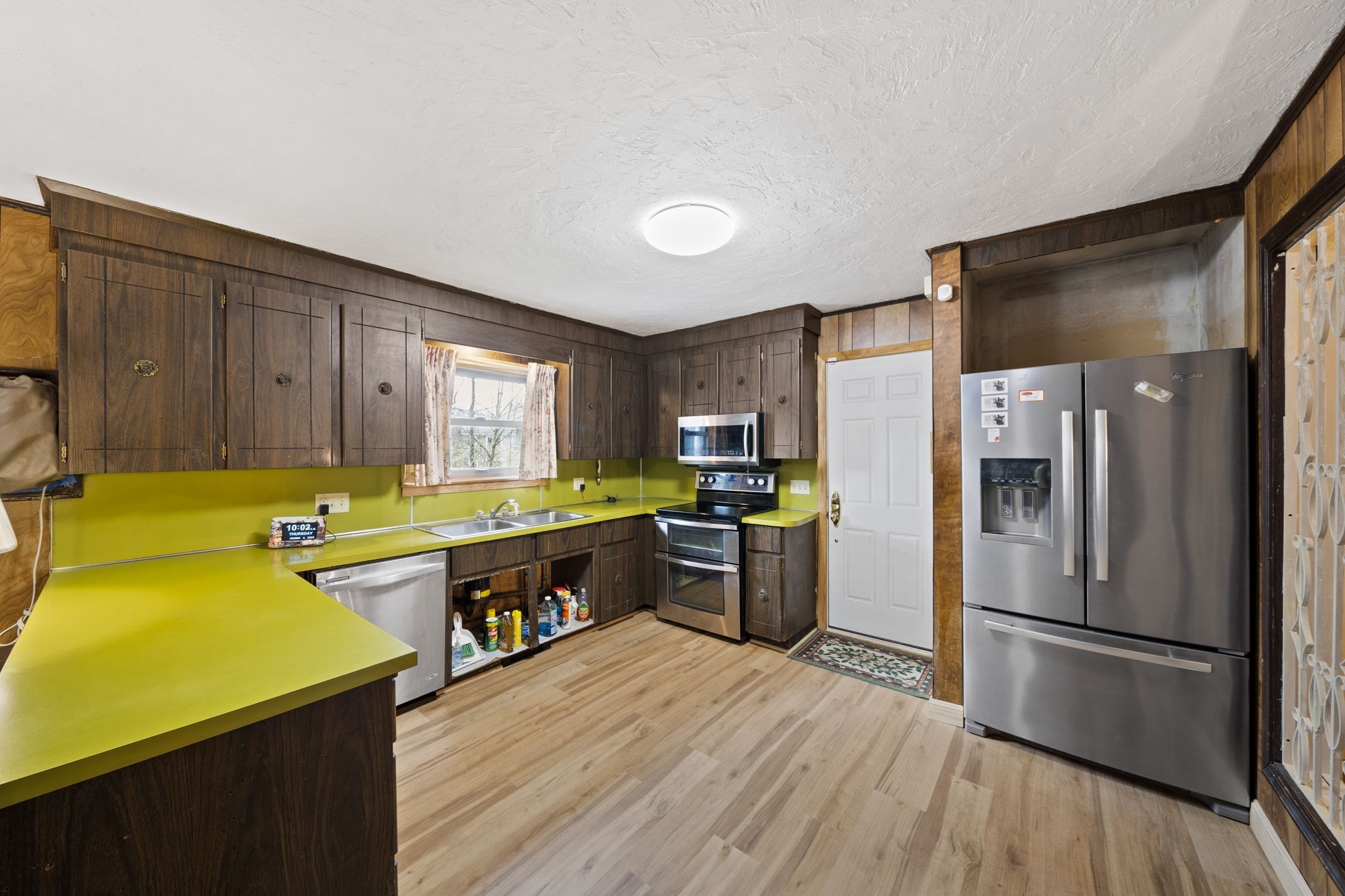 Braintree, Massachusetts, 02184, United States, 3 Bedrooms Bedrooms, ,2 BathroomsBathrooms,Residential,For Sale,2005406